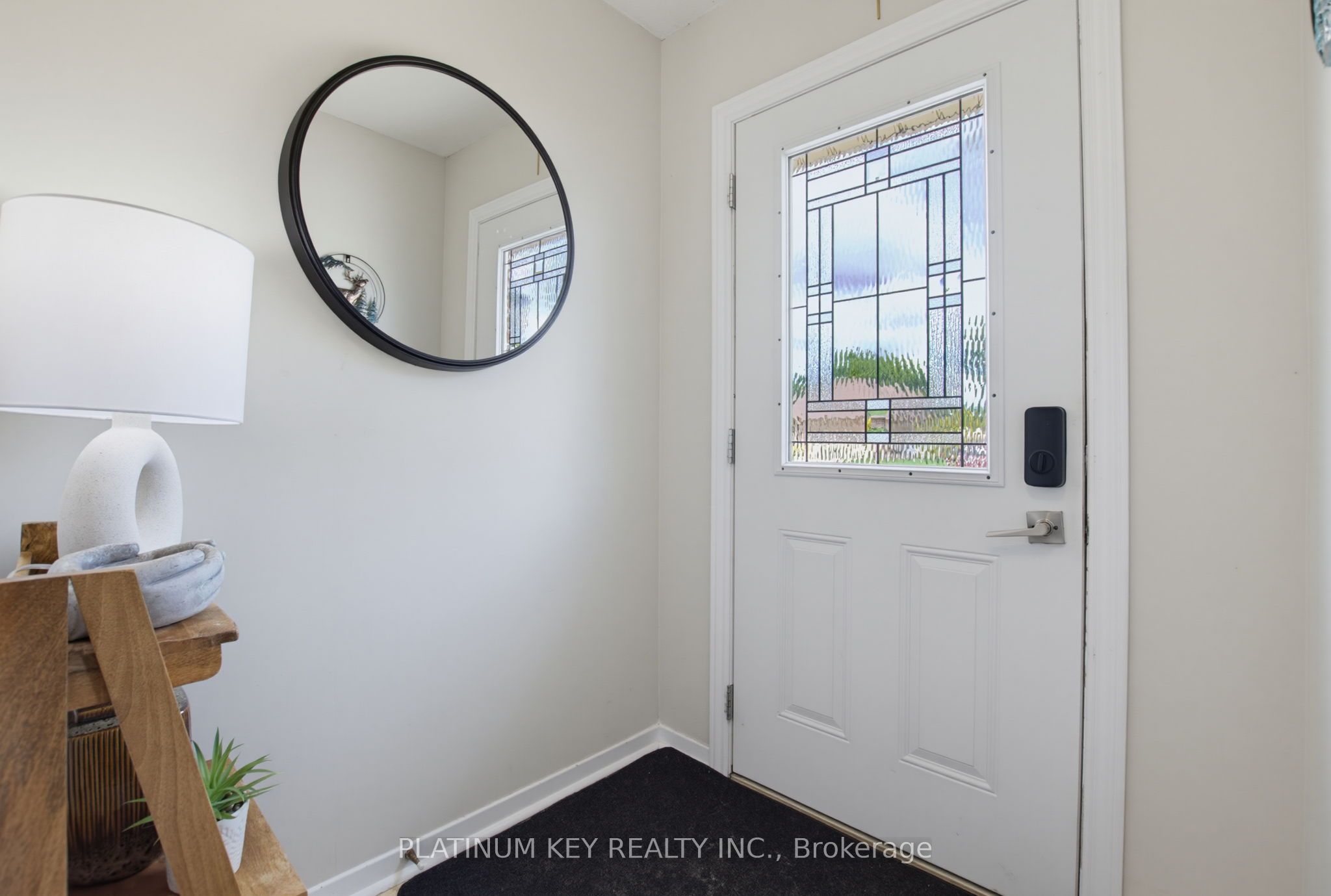16 Sharpe Drive, Strathroy-Caradoc, ON N7G 3T9 photo 3