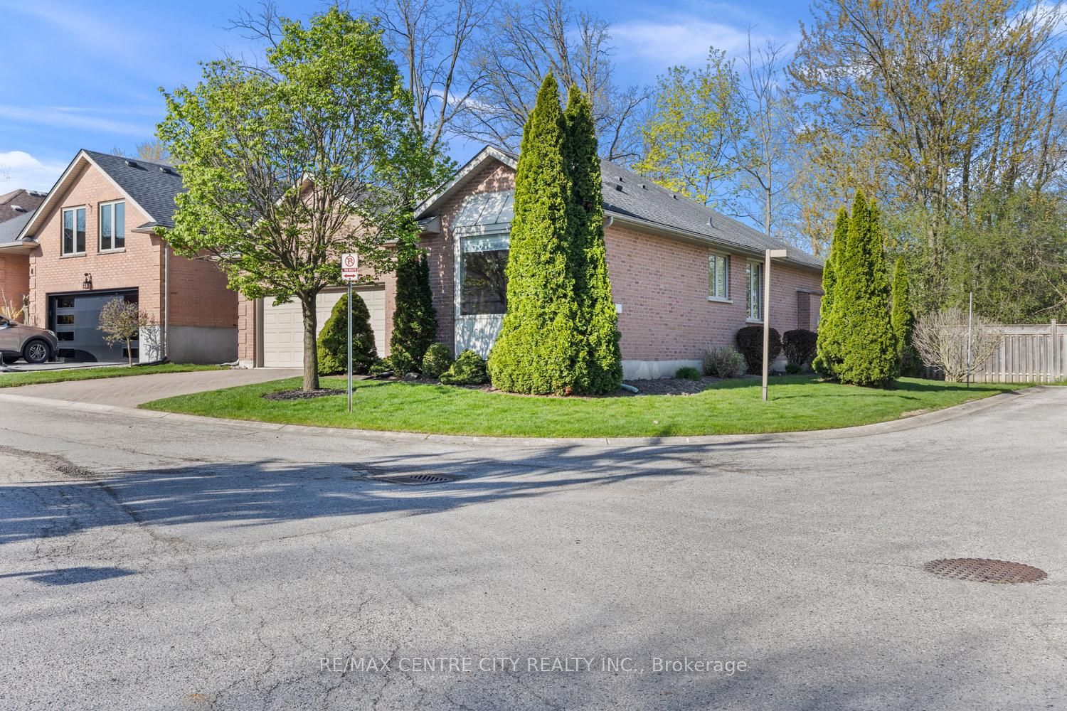 448 Commissioners Road E 5, London South, ON N6C 2T7 photo 2