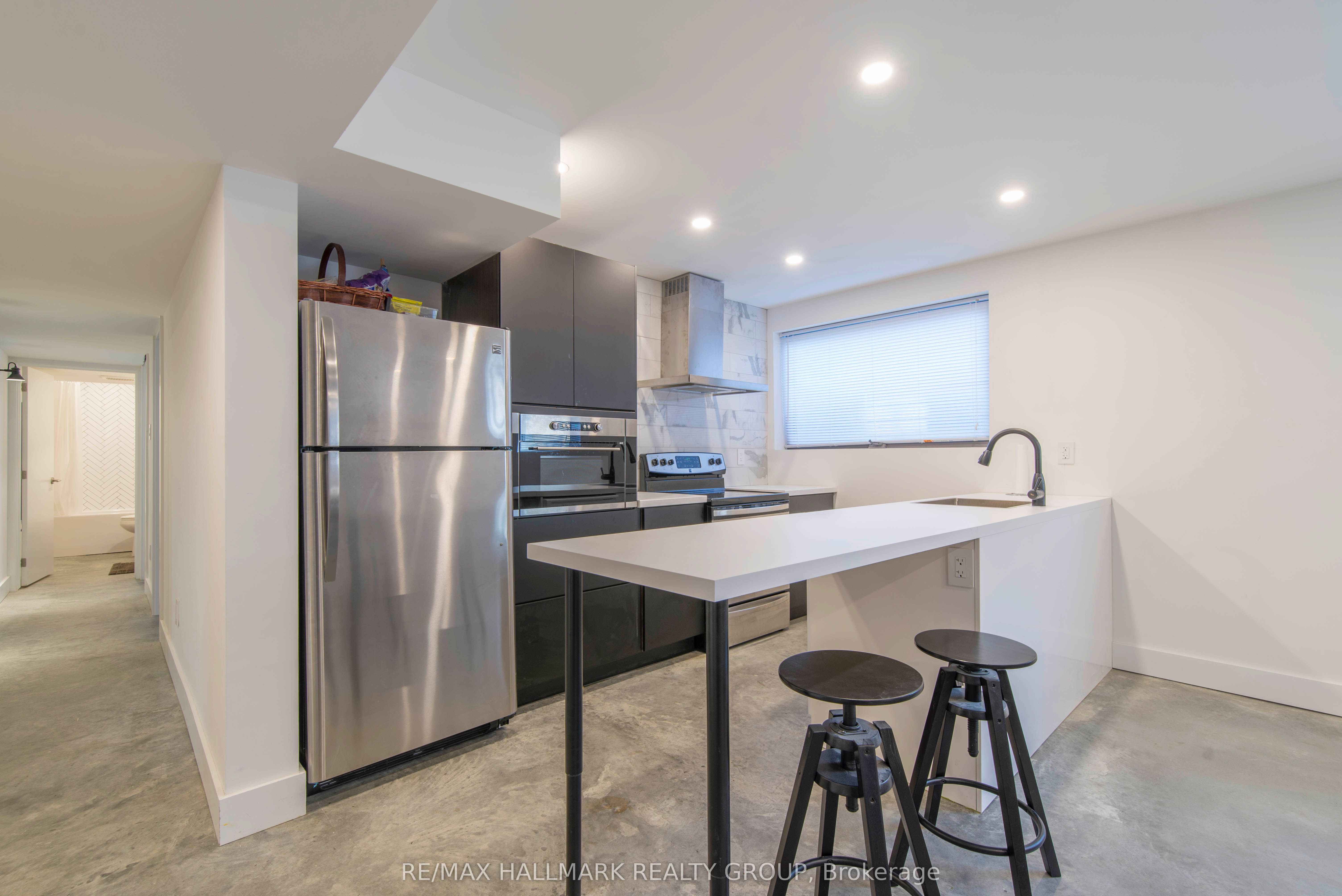 49 CHIPPEWA Avenue Lower, Meadowlands - Crestview and Area, ON K2G 1X8 photo 2