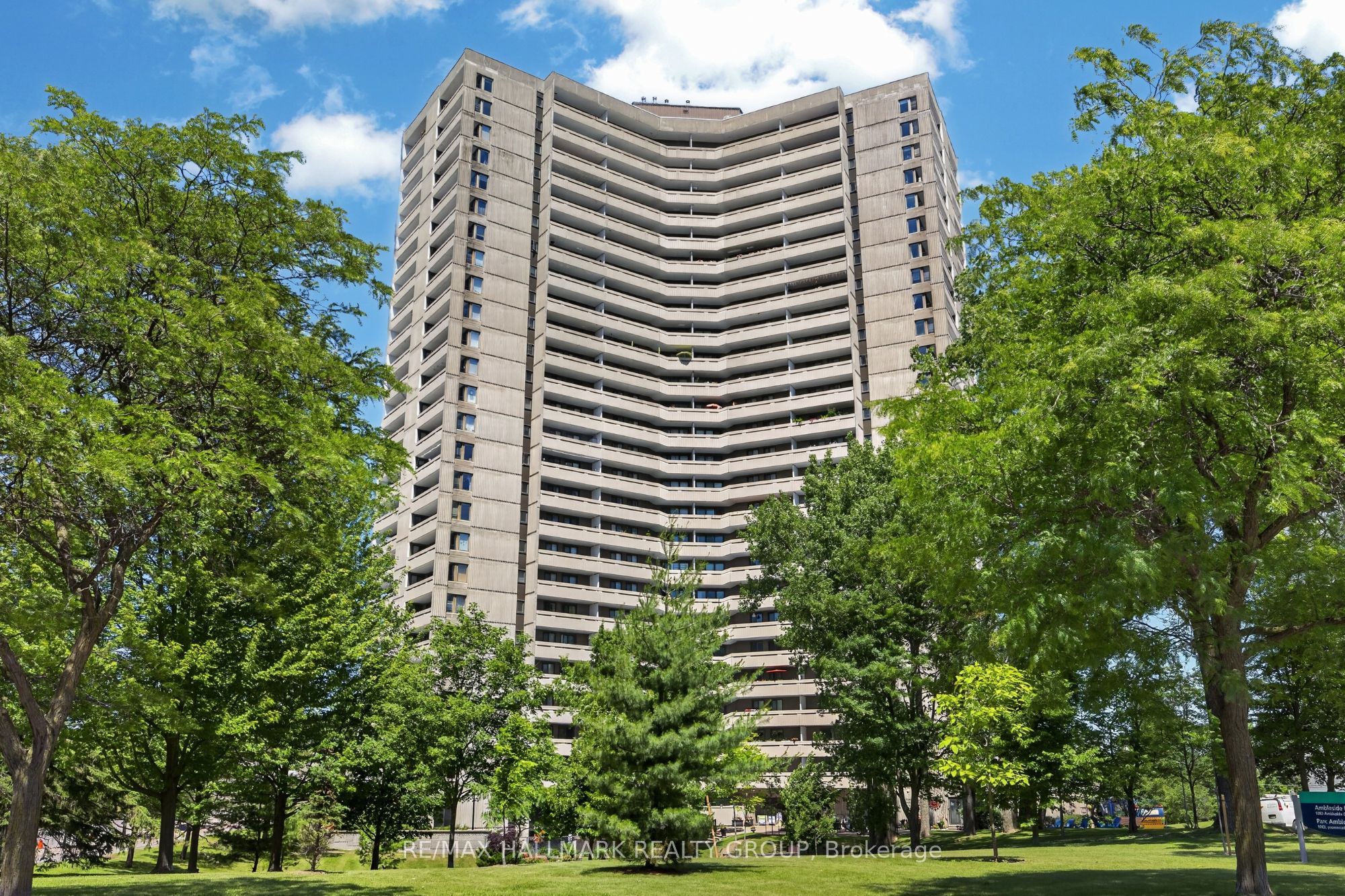 1081 Ambleside Drive 907, Woodroffe, ON K2B 8C8