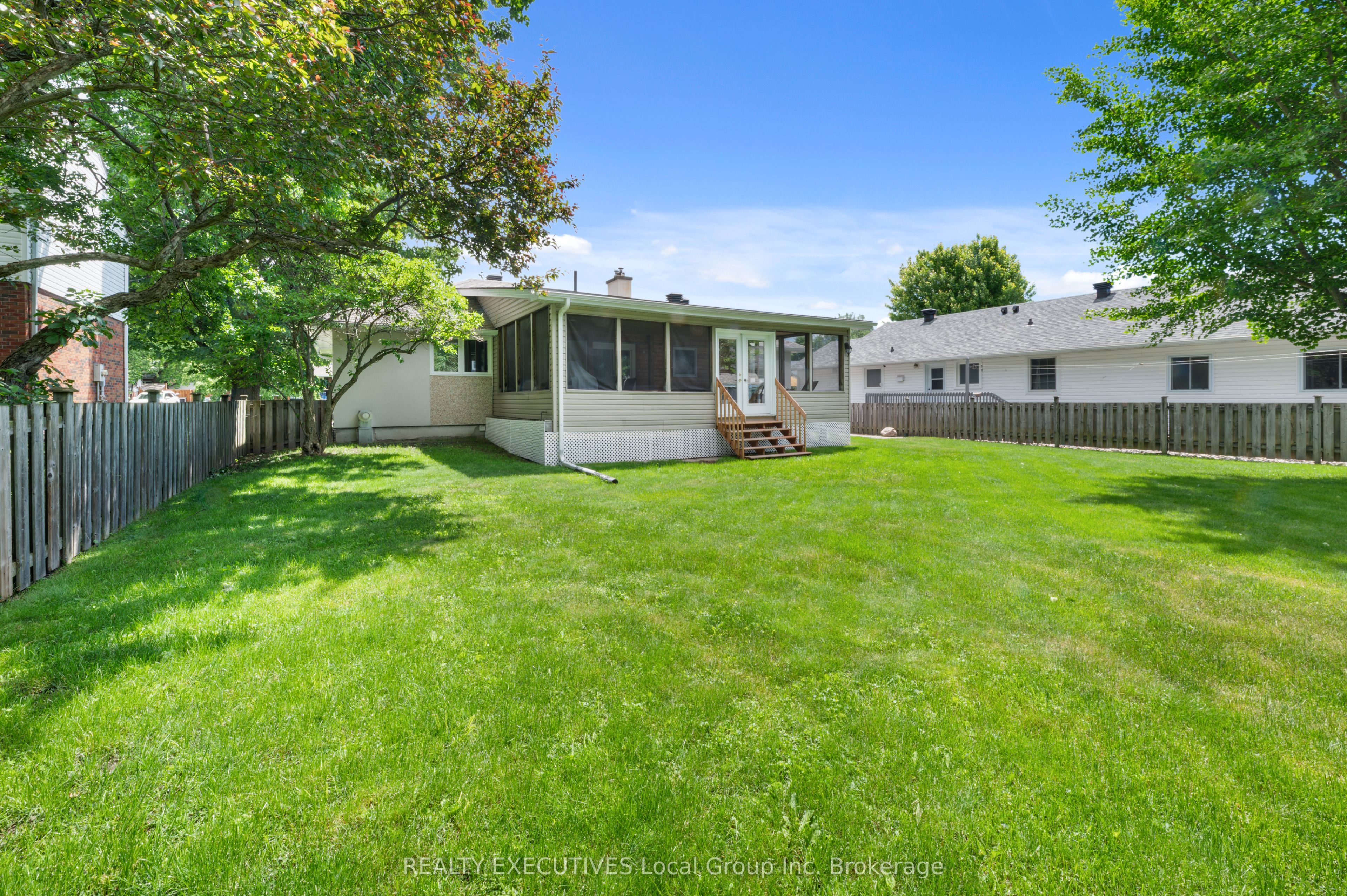 1452 PINEGROVE Crescent, North Bay, ON P1B 4P8 photo 2