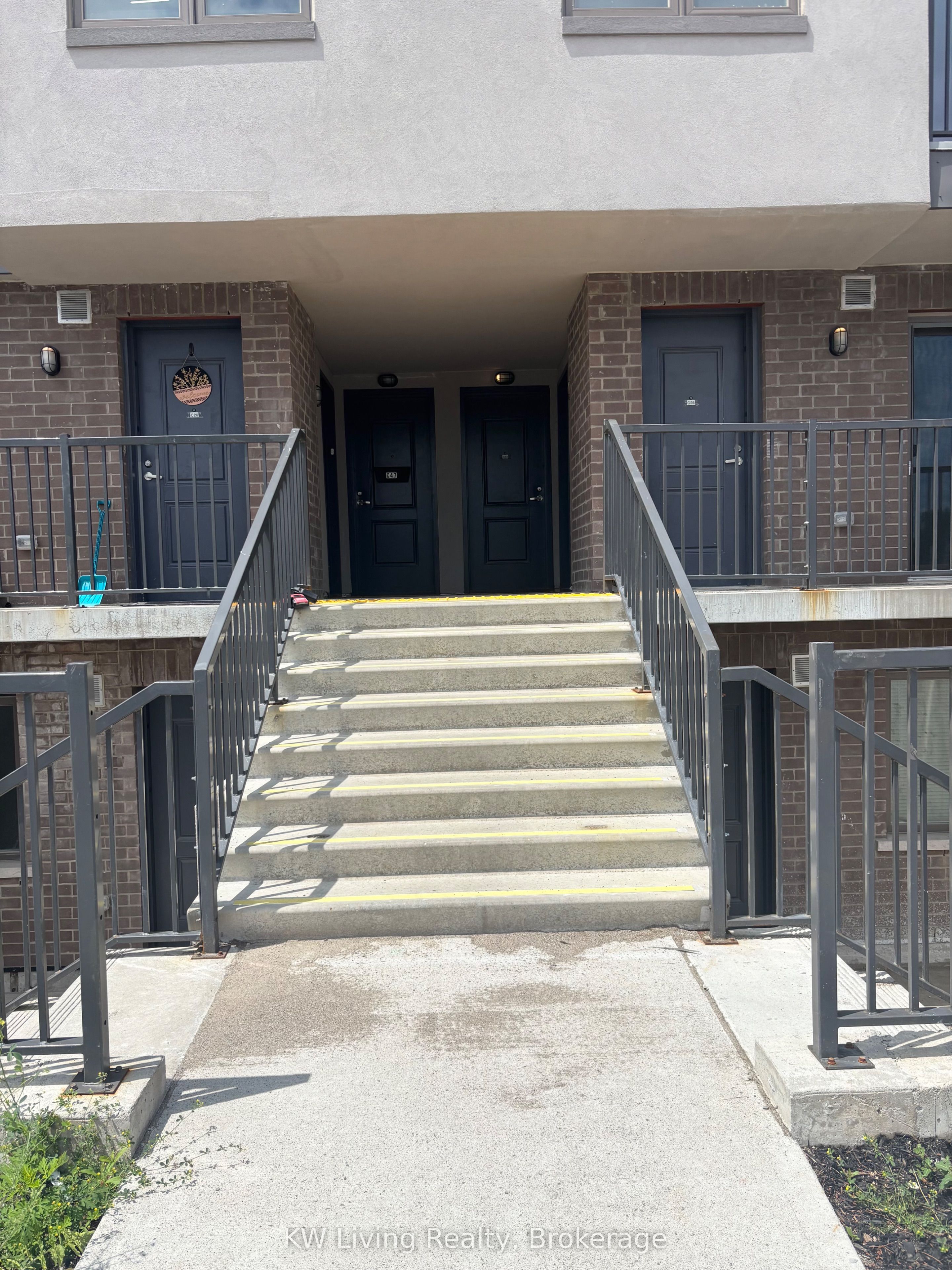 370 Fisher Mills Road C46, Cambridge, ON N3C 0G8 photo 3