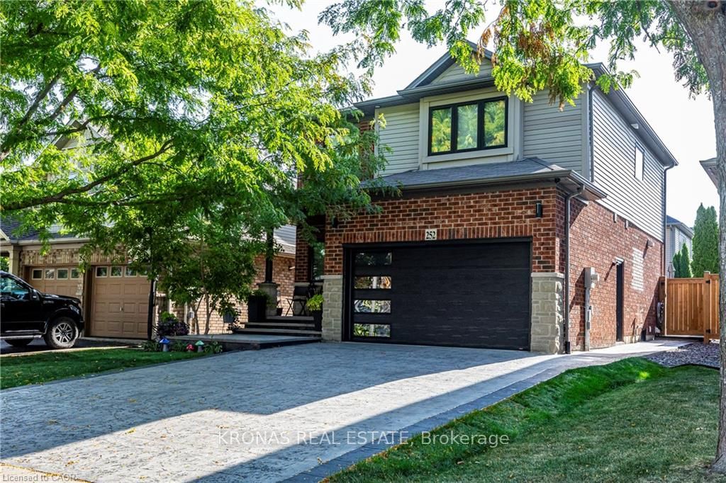 252 Upper Mount Albion Road, Hamilton, ON L8J 0B1