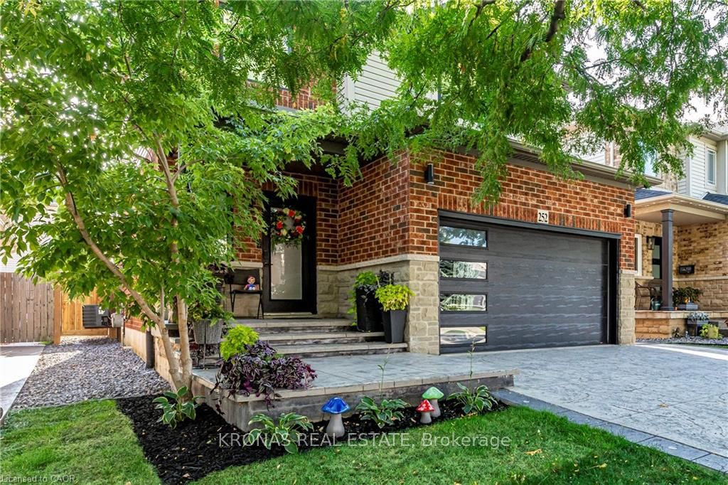 252 Upper Mount Albion Road, Hamilton, ON L8J 0B1 photo 2