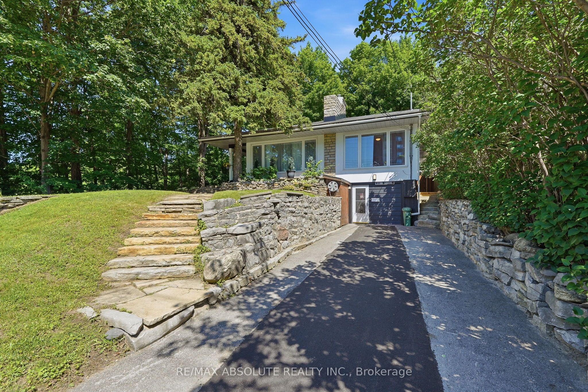 829 Montreal Road, Manor Park - Cardinal Glen and Area, ON K1K 0S9 photo 2