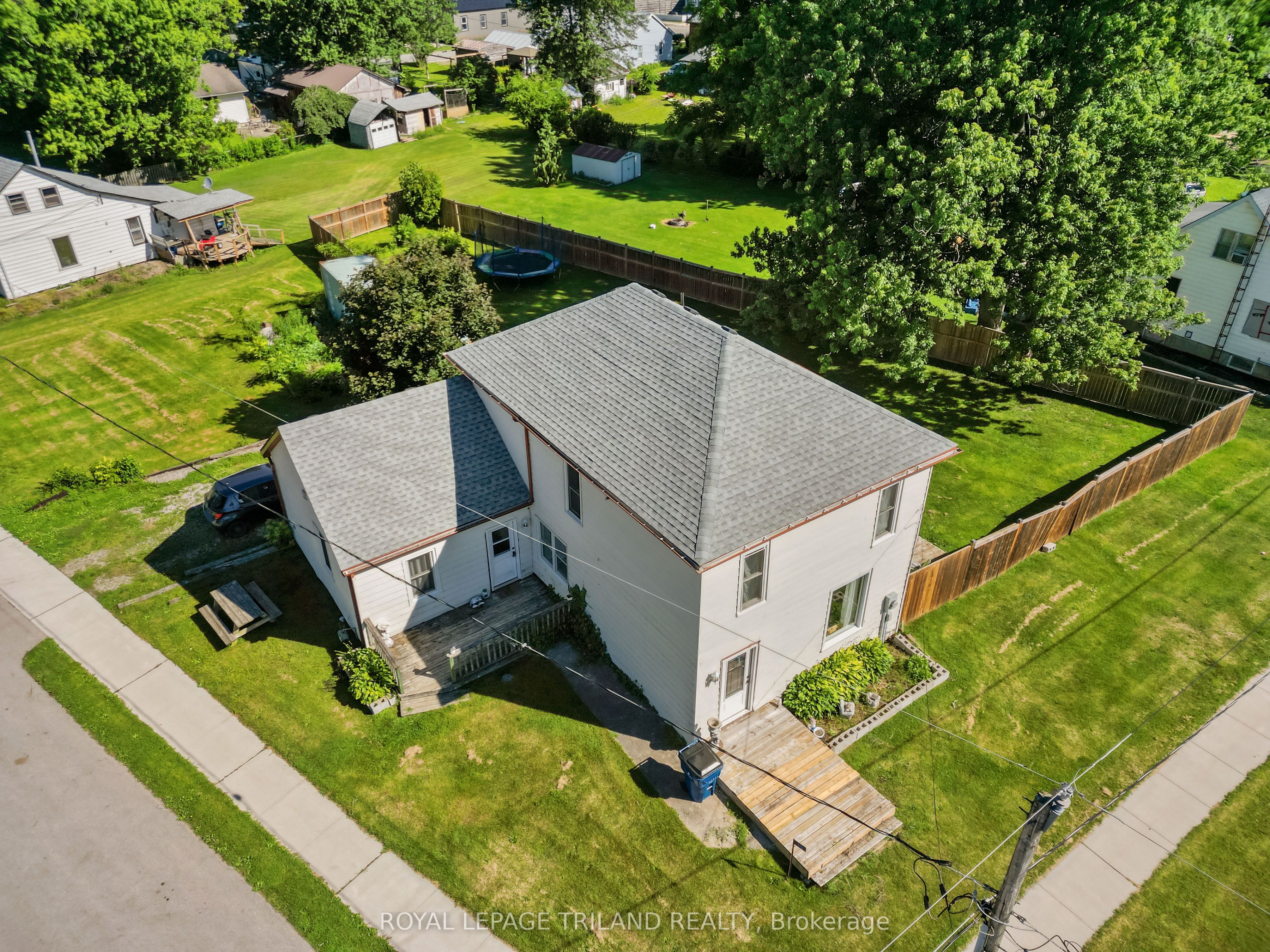 15 Dundas Street, Newbury, ON N0L 1Z0 photo 3