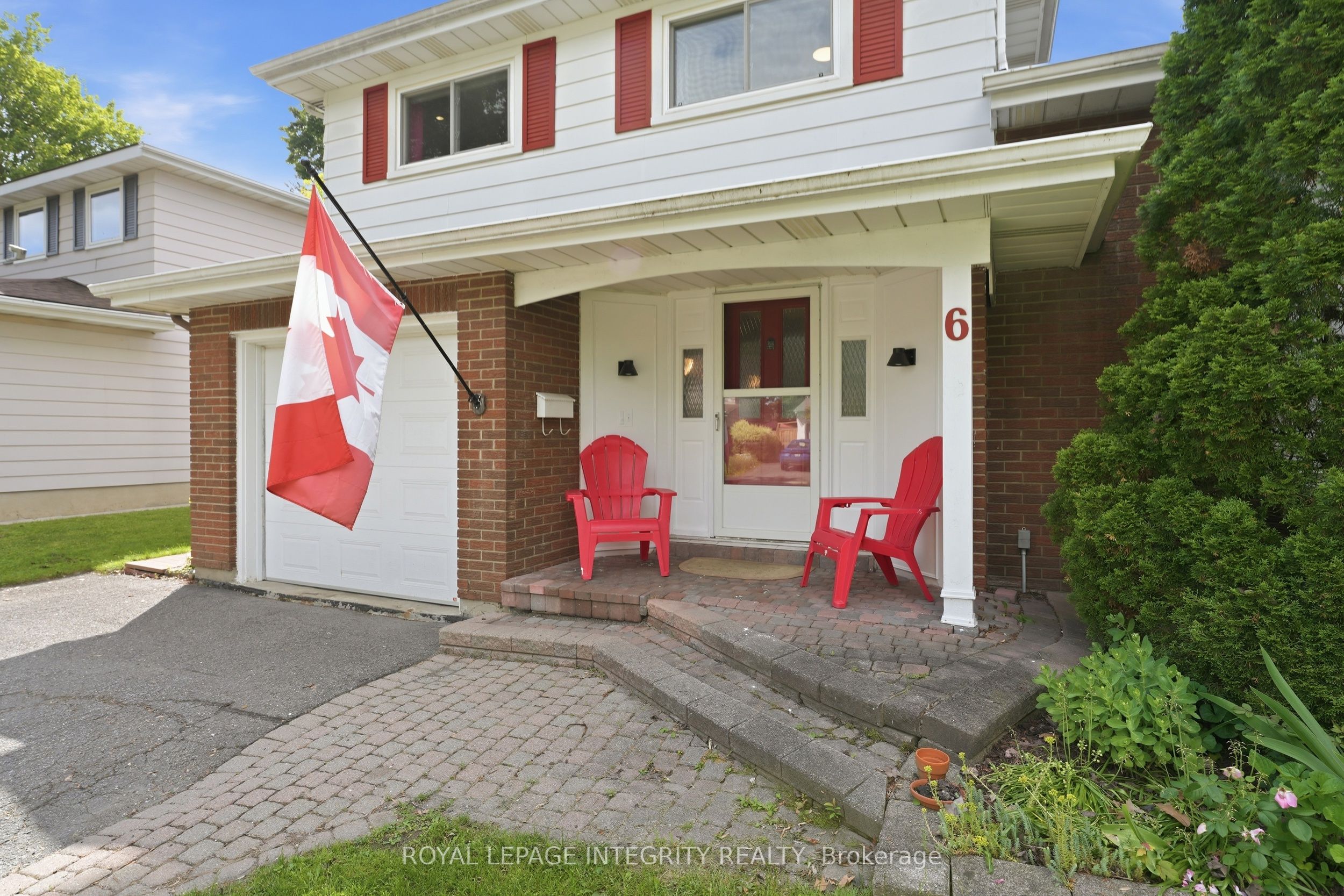6 Woodview Crescent, Blackburn Hamlet, ON K1B 3A9 photo 2