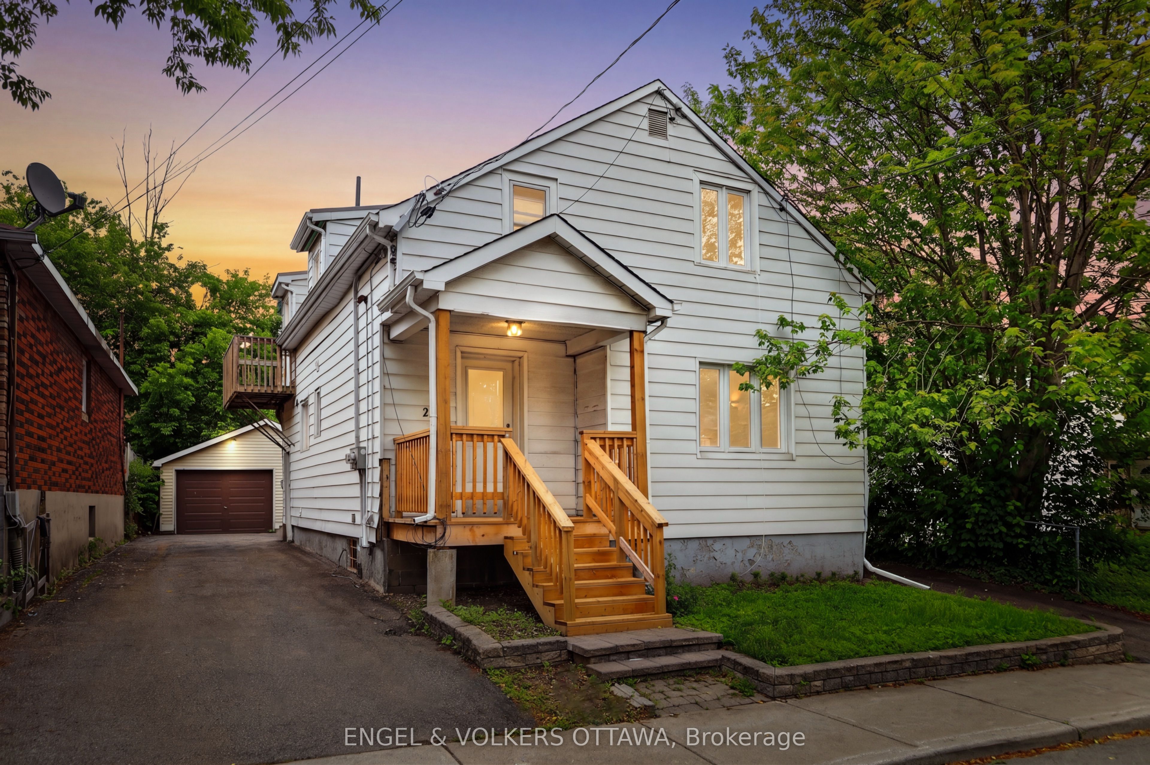 267 Granville Street, Vanier and Kingsview Park, ON K1L 6Z3