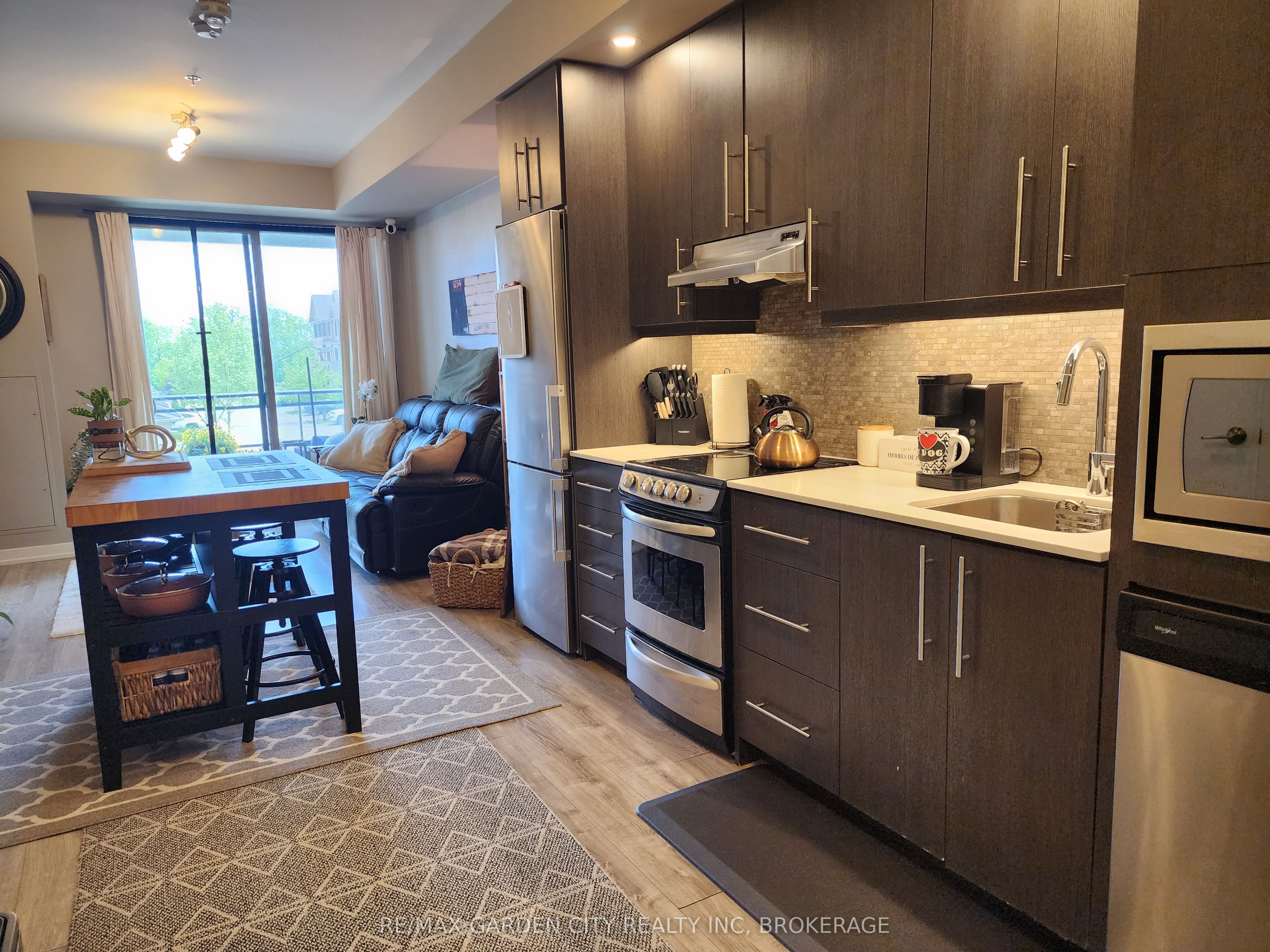 10 Esplanade Lane 206, Grimsby, ON L3M 0H1 photo 4