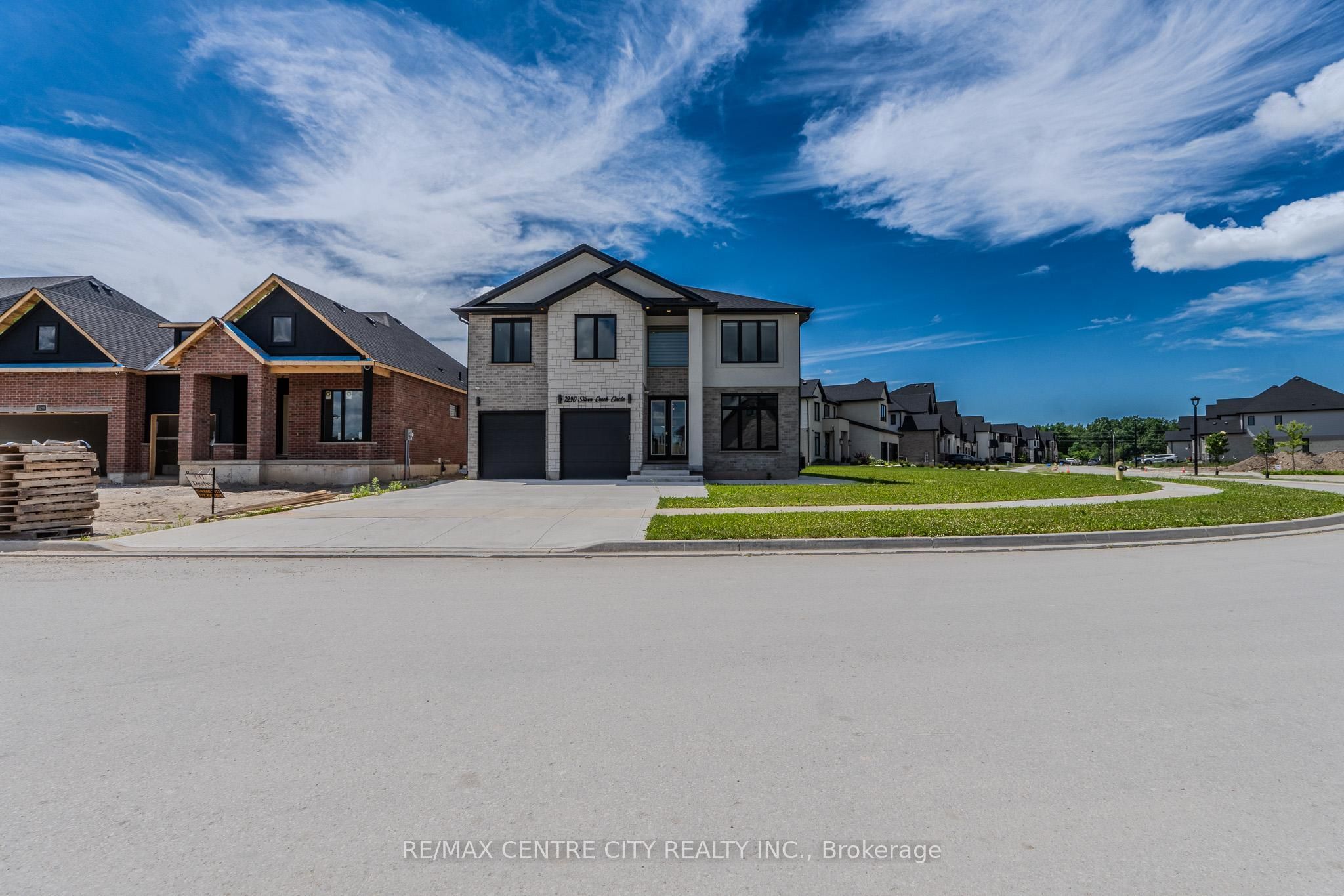 7290 Silver Creek Circle, London South, ON N6P 0G9 photo 2