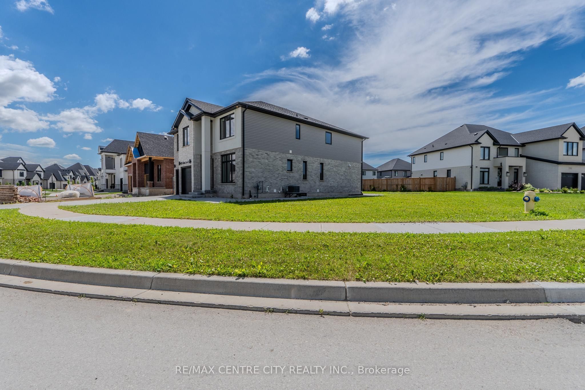 7290 Silver Creek Circle, London South, ON N6P 0G9 photo 4