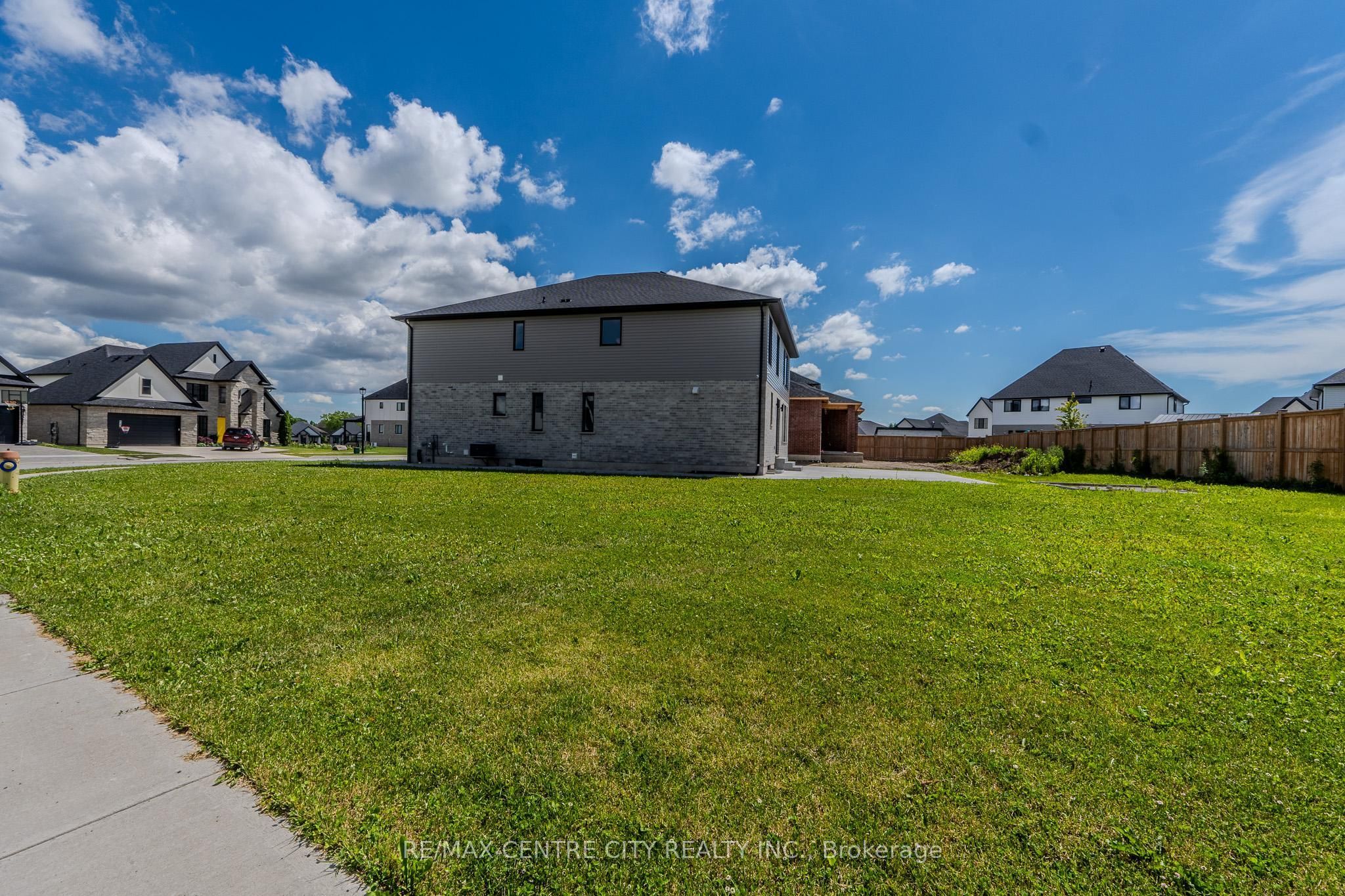 7290 Silver Creek Circle, London South, ON N6P 0G9 photo 5