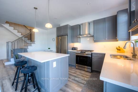 154 Sycamore Street, Blue Mountains, ON L9Y 4E2 photo 4