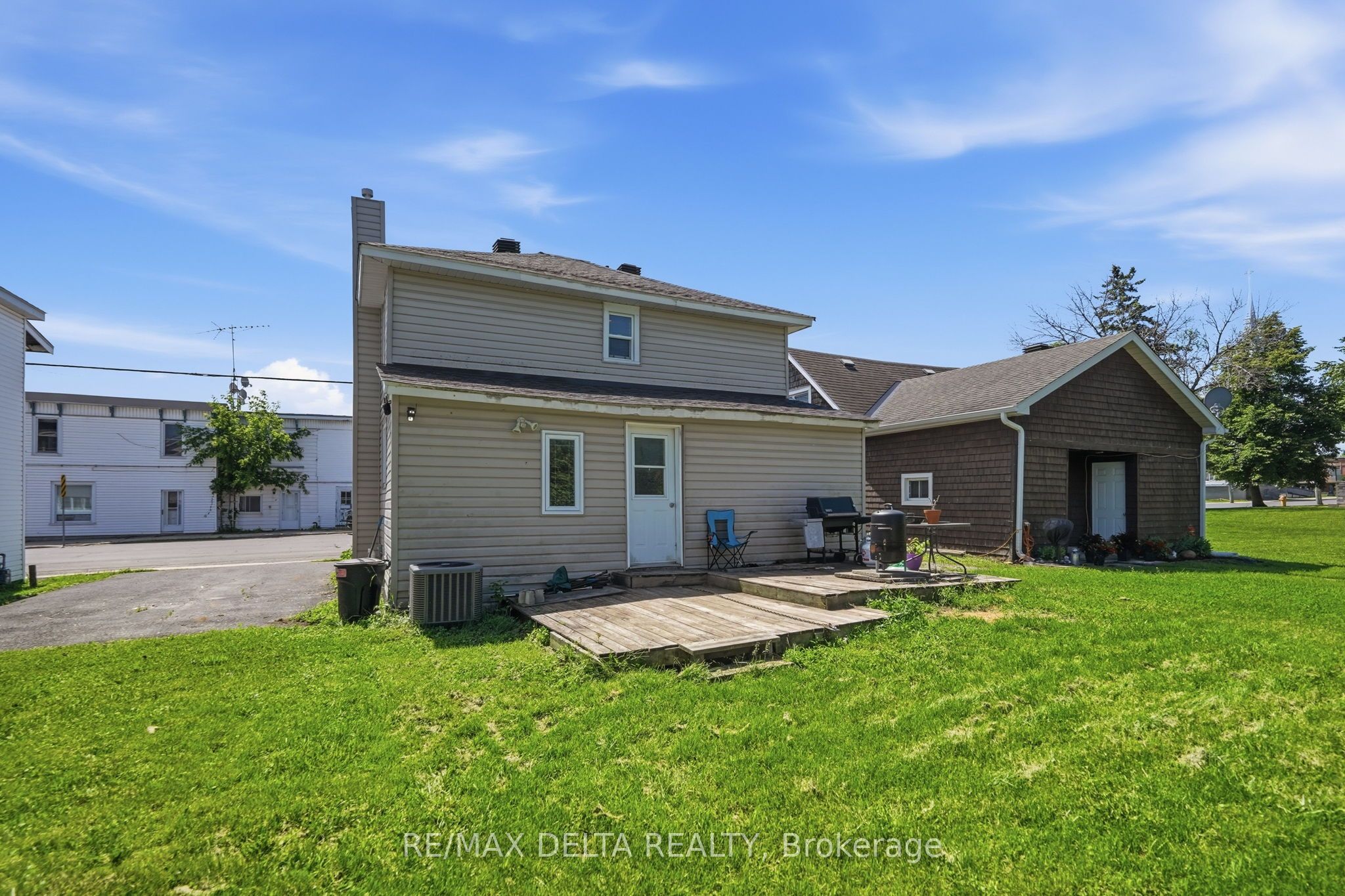 49 Lochiel Street E, North Glengarry, ON K0C 1A0 photo 3