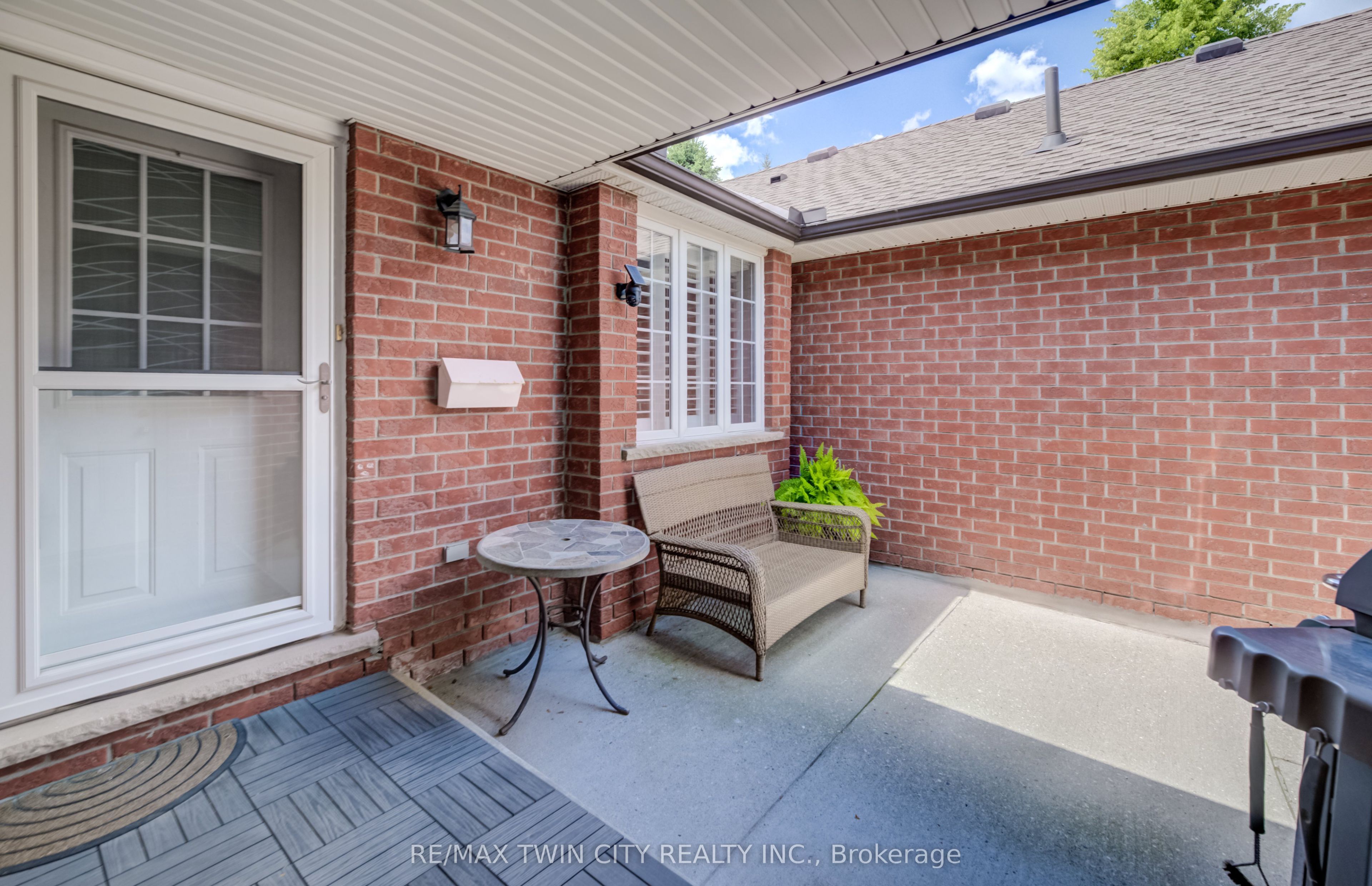 10 ISHERWOOD Avenue 18, Cambridge, ON N1R 8L5 photo 2