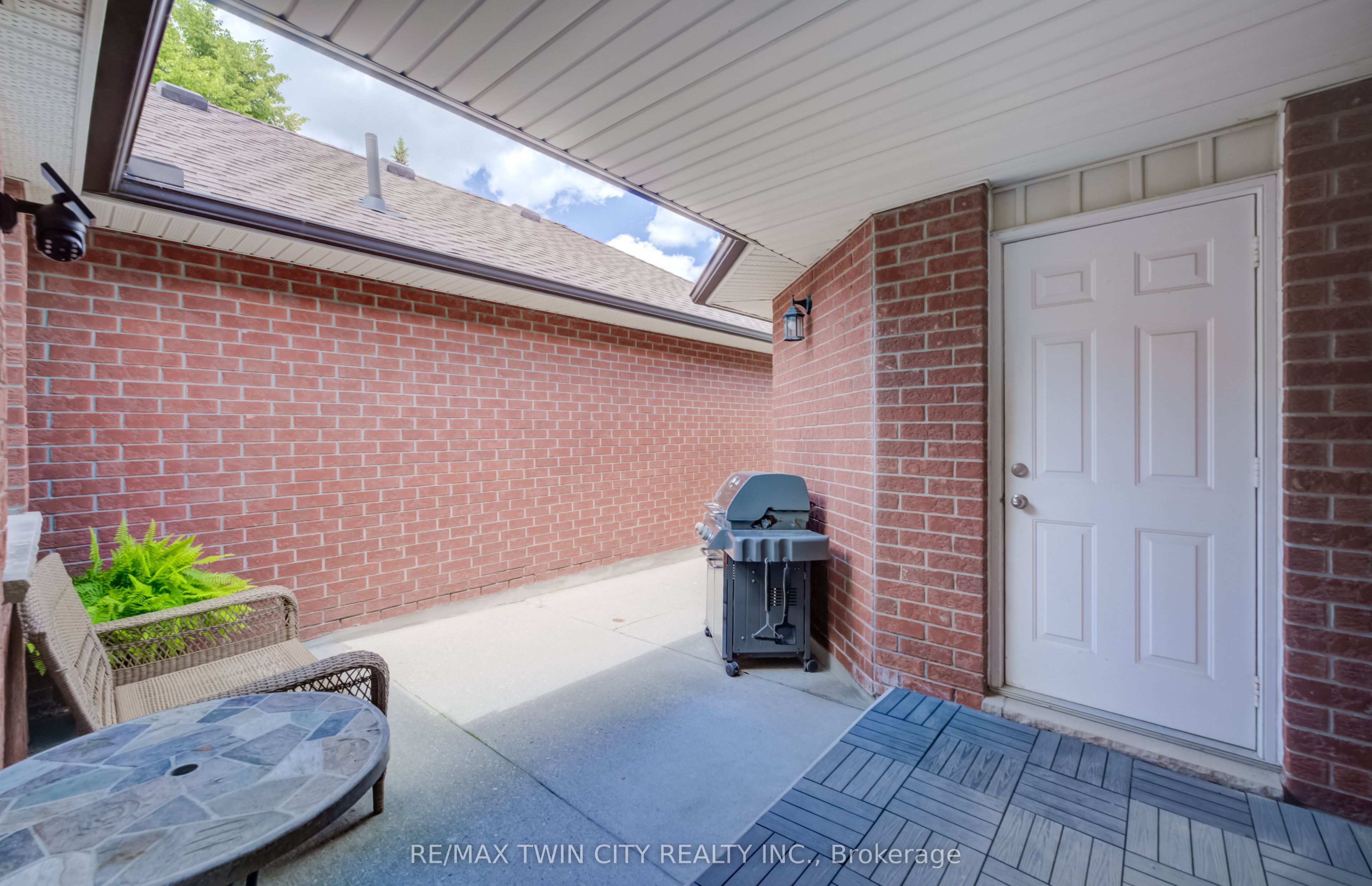 10 ISHERWOOD Avenue 18, Cambridge, ON N1R 8L5 photo 3