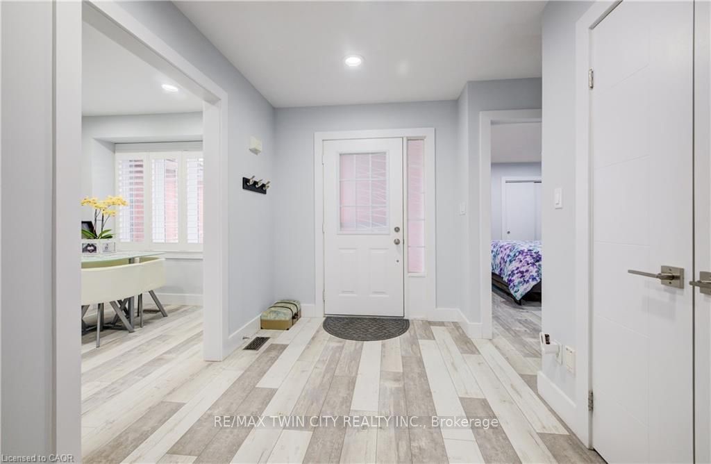 10 ISHERWOOD Avenue 18, Cambridge, ON N1R 8L5 photo 4