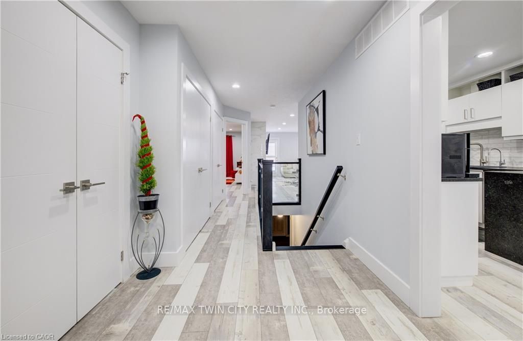 10 ISHERWOOD Avenue 18, Cambridge, ON N1R 8L5 photo 5