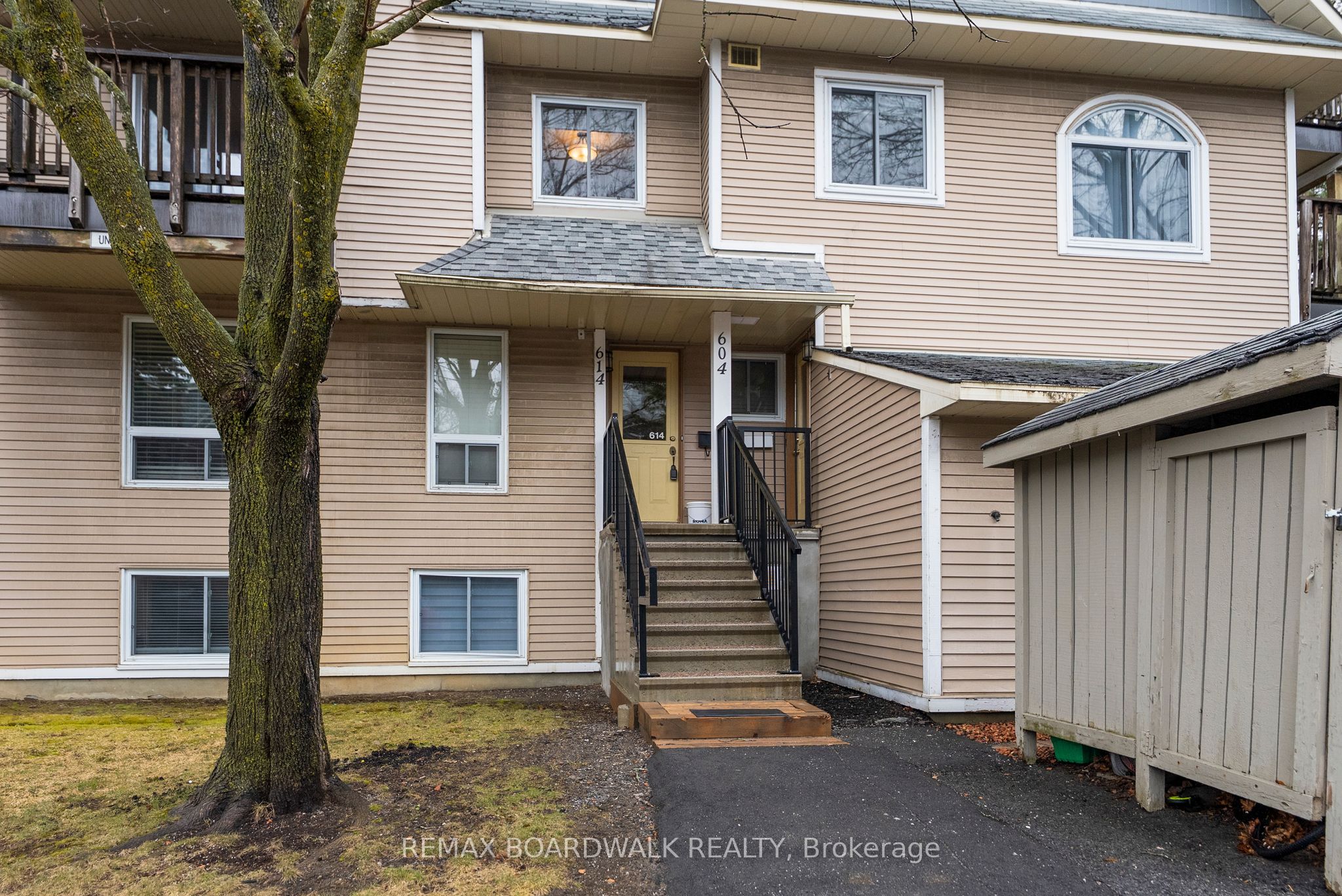 614 Tanguay Court, Kanata, ON K2L 3X3