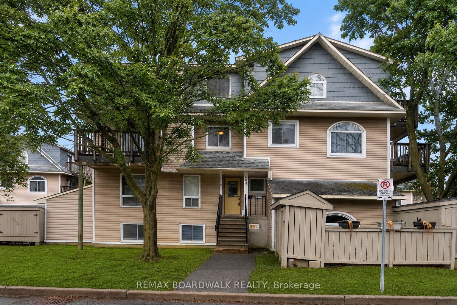 614 Tanguay Court, Kanata, ON K2L 3X3 photo 2