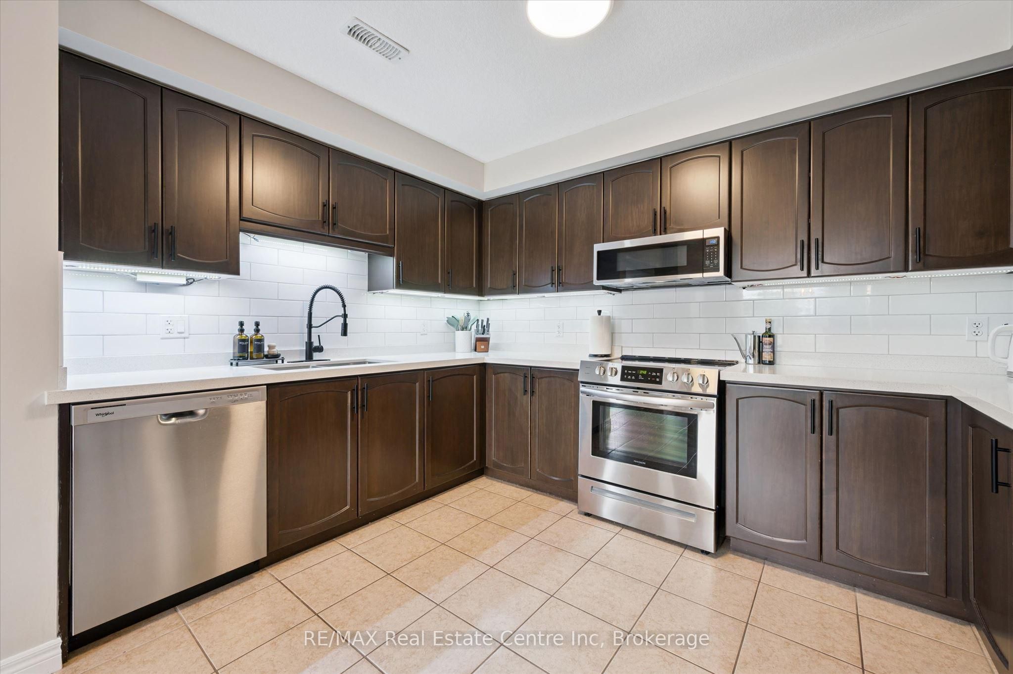 904 Paisley Road 202, Guelph, ON N1K 0C6 photo 3