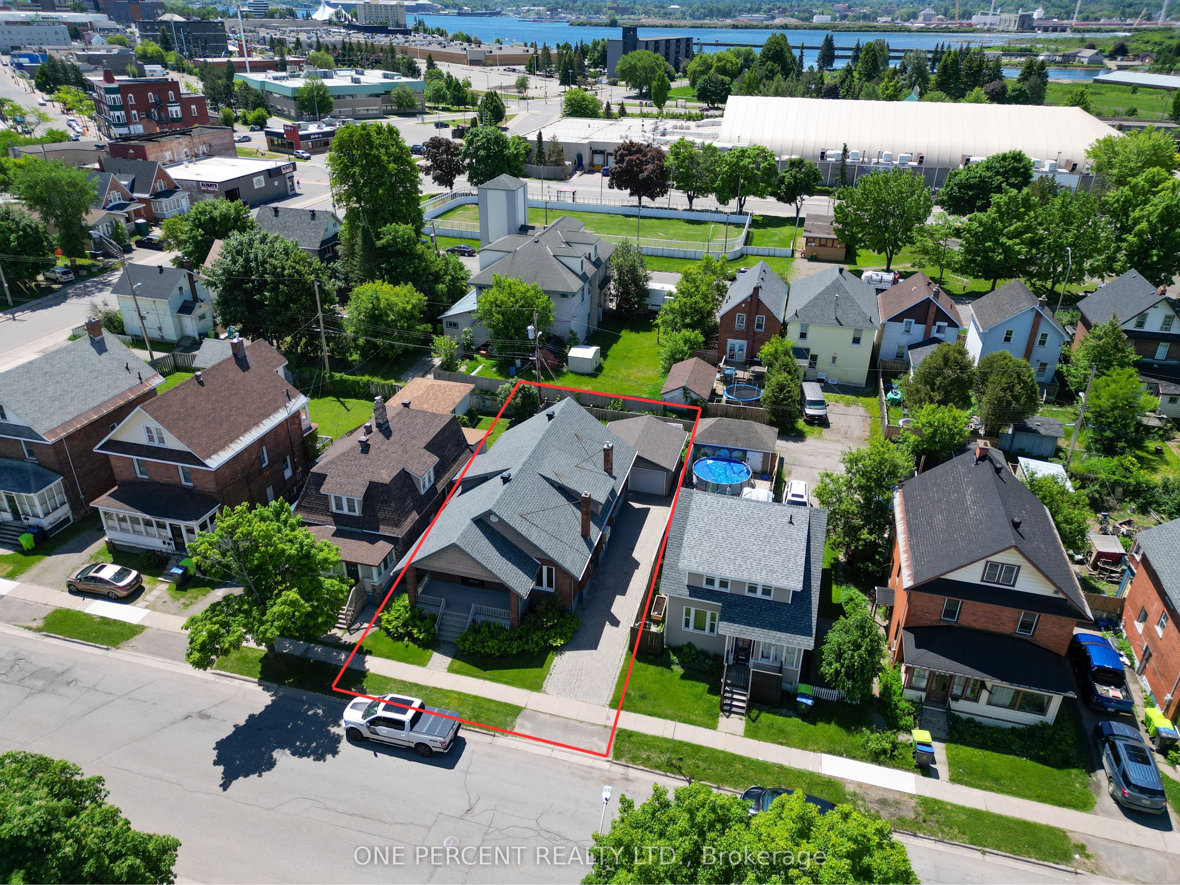 127 Albert Street W, Sault Ste Marie, ON P6A 1B5 photo 3