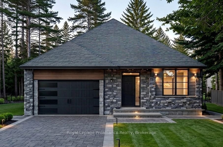 32 Deerview Drive, Quinte West, ON K8V 5P4