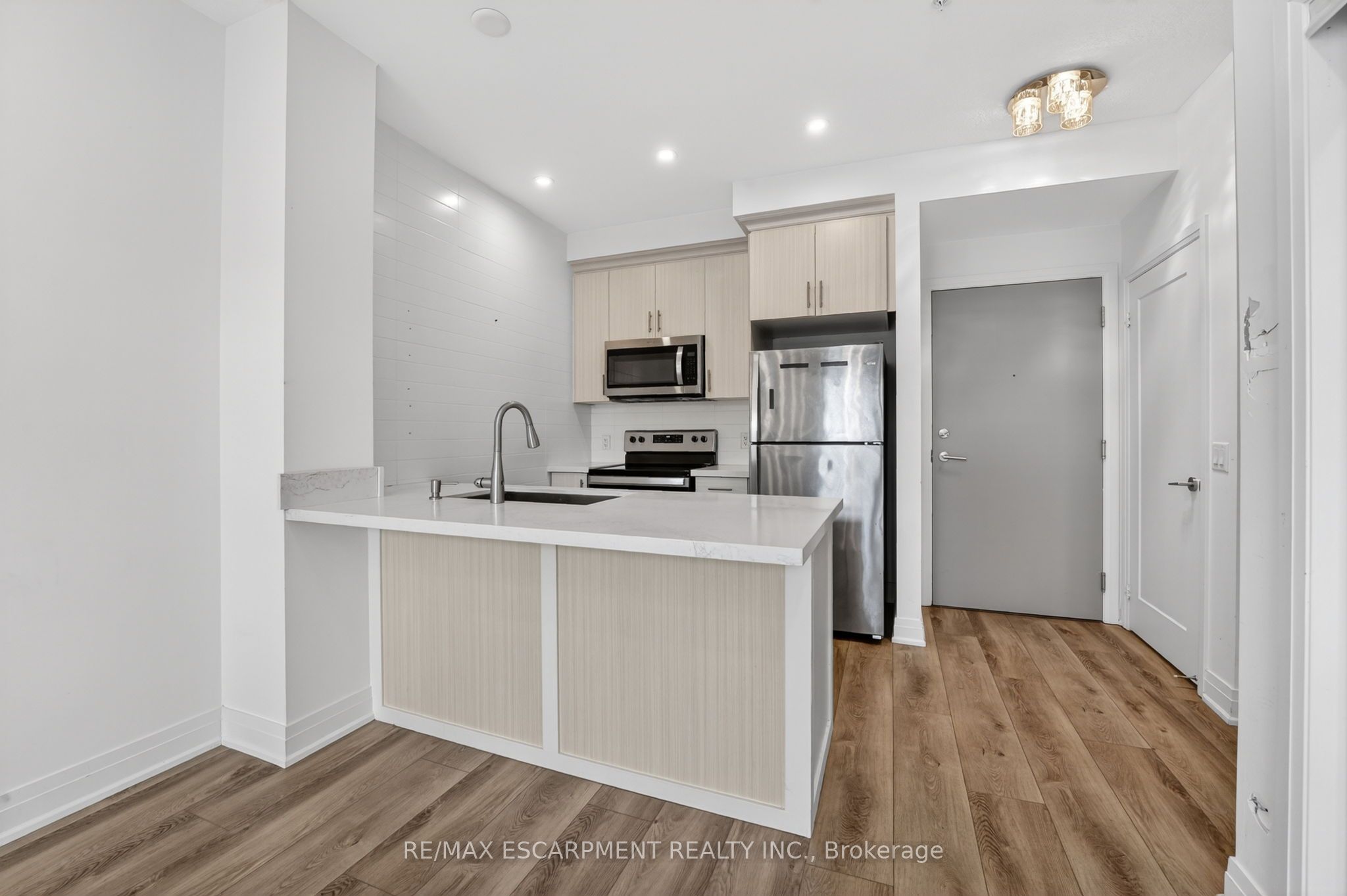 16 CONCORD Place 548, Grimsby, ON L3M 0J1 photo 2