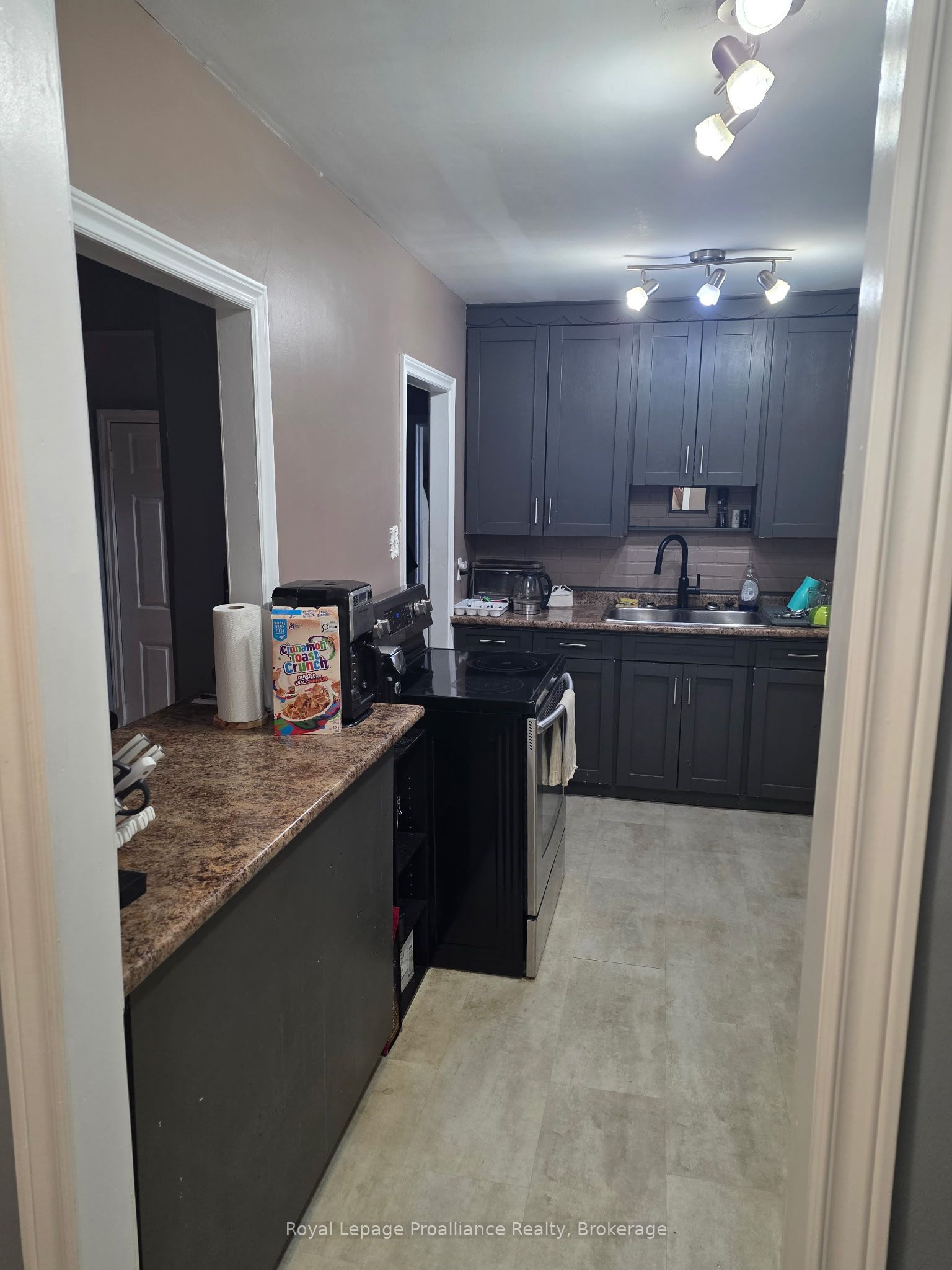 42 Kerr Crescent, Quinte West, ON K8V 2W4 photo 3