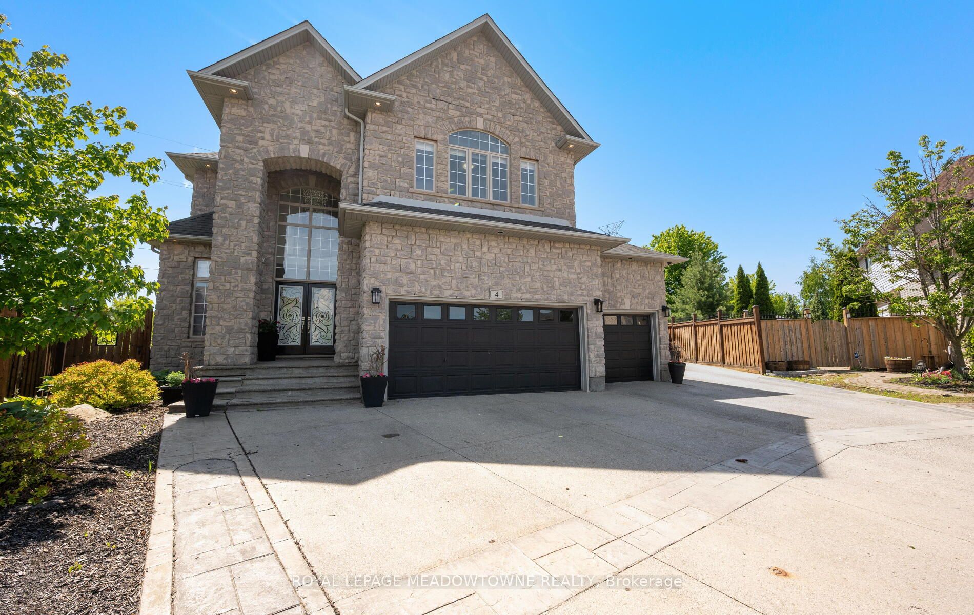 4 Playfair Court, Hamilton, ON L9K 1R6 photo 3