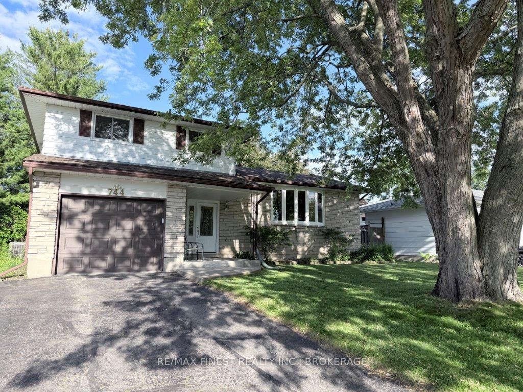 744 Sussex Boulevard, Kingston, ON K7M 5B1