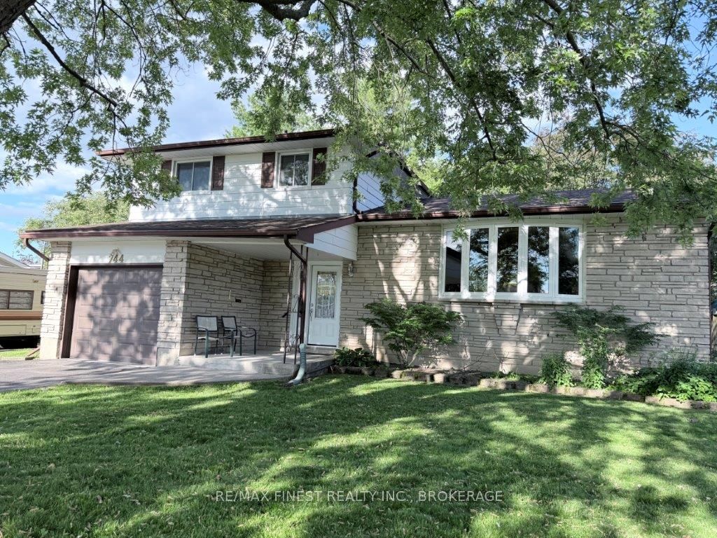 744 Sussex Boulevard, Kingston, ON K7M 5B1 photo 2