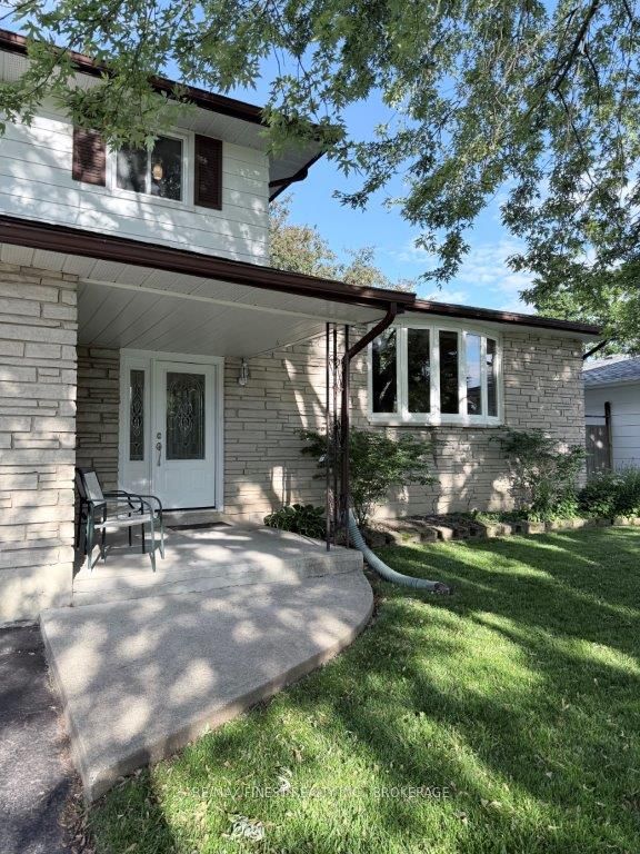 744 Sussex Boulevard, Kingston, ON K7M 5B1 photo 4