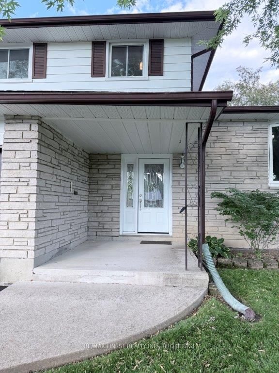 744 Sussex Boulevard, Kingston, ON K7M 5B1 photo 5