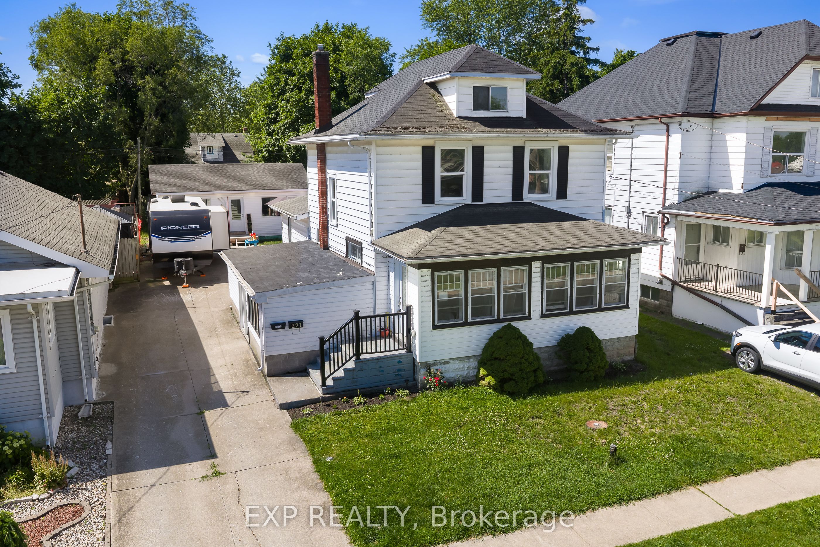 221 Bowen Road, Fort Erie, ON L2A 2Y6 photo 2
