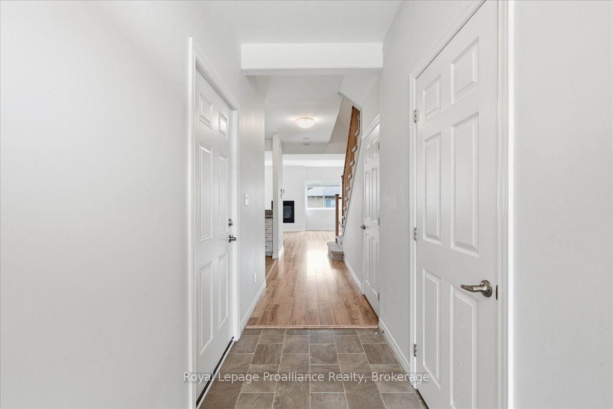 16 Ledgerock Court, Quinte West, ON K8R 0A1 photo 3