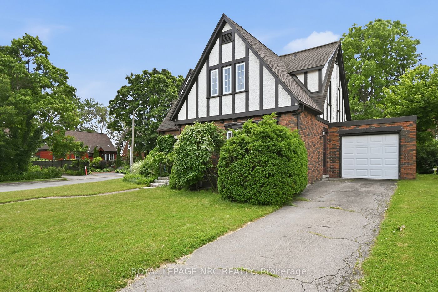 6040 Latshaw Street, Niagara Falls, ON L2G 1R2 photo 2
