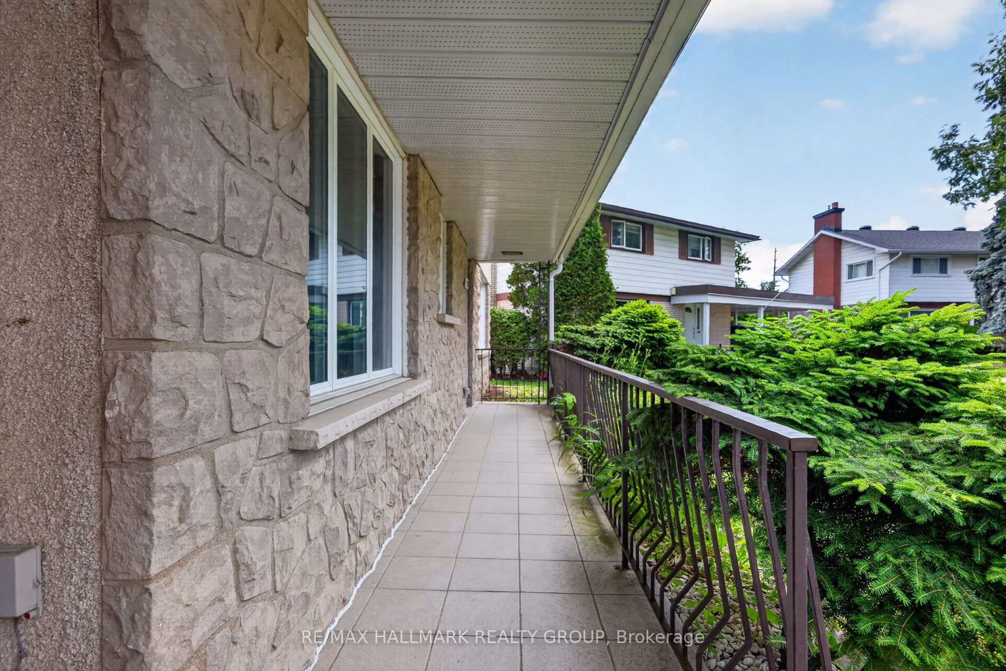 1038 Arnot Road, Mooneys Bay - Carleton Heights and Area, ON K2C 0H4 photo 4