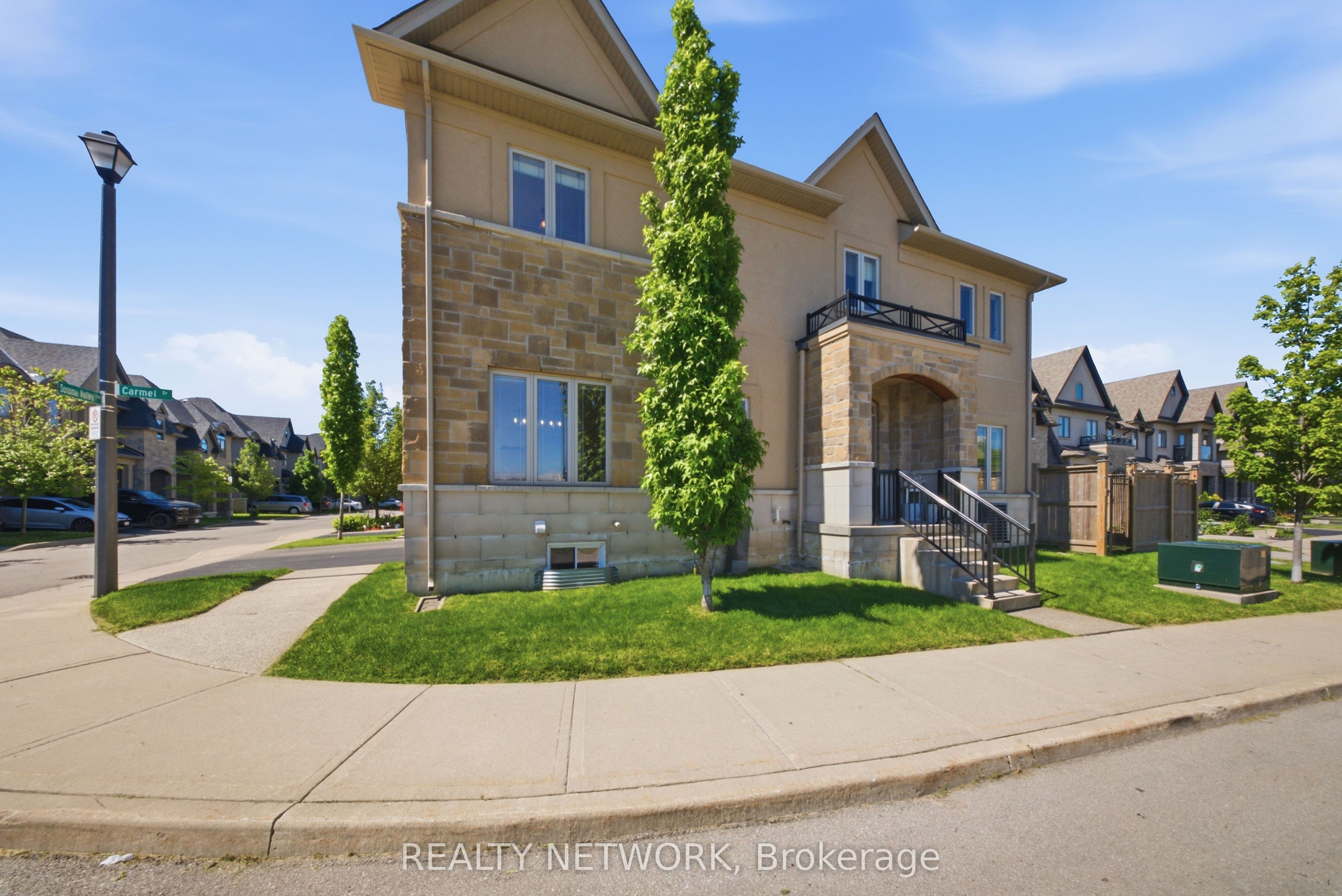 104 Sonoma Valley Crescent, Hamilton, ON L9B 0J3