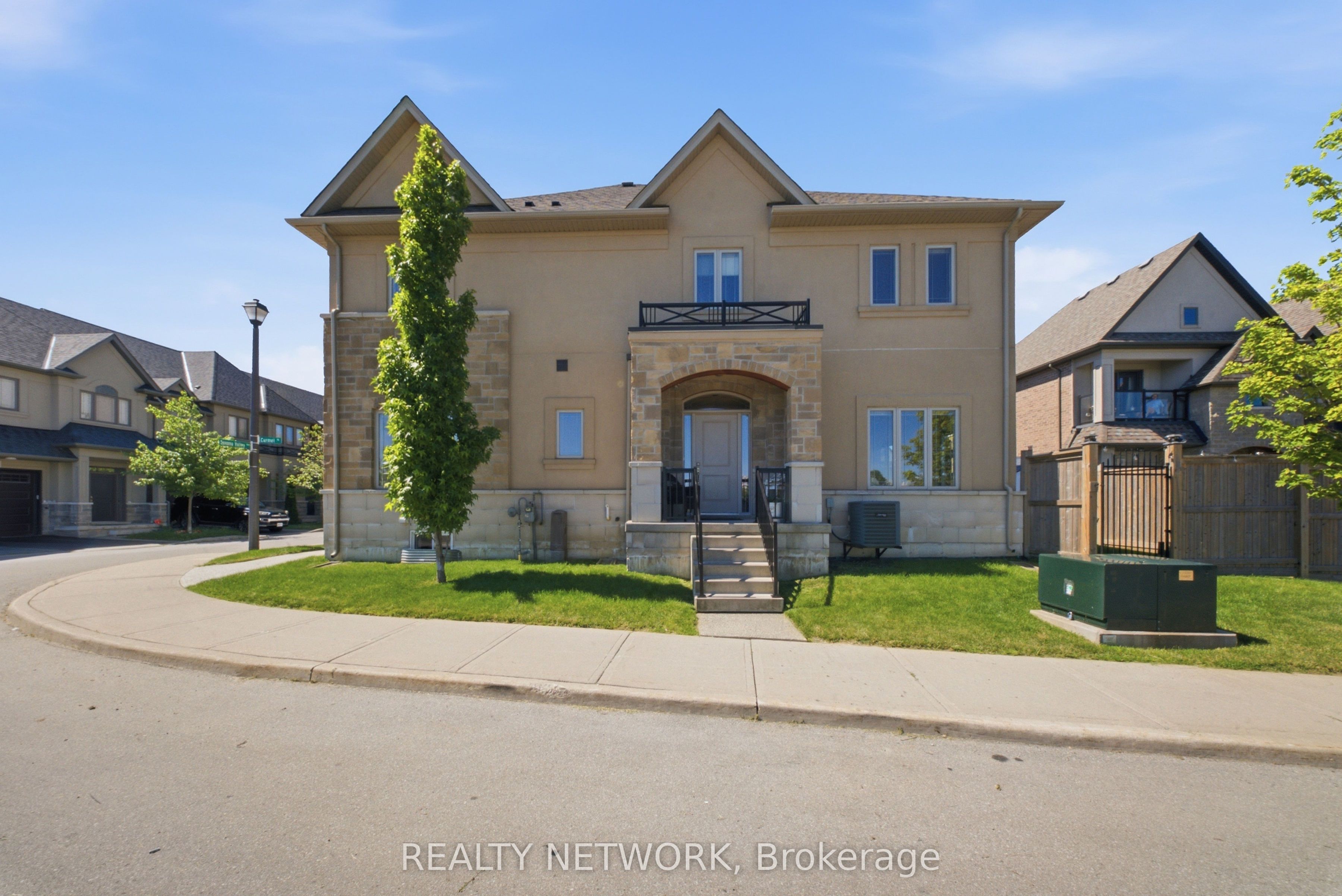 104 Sonoma Valley Crescent, Hamilton, ON L9B 0J3 photo 2