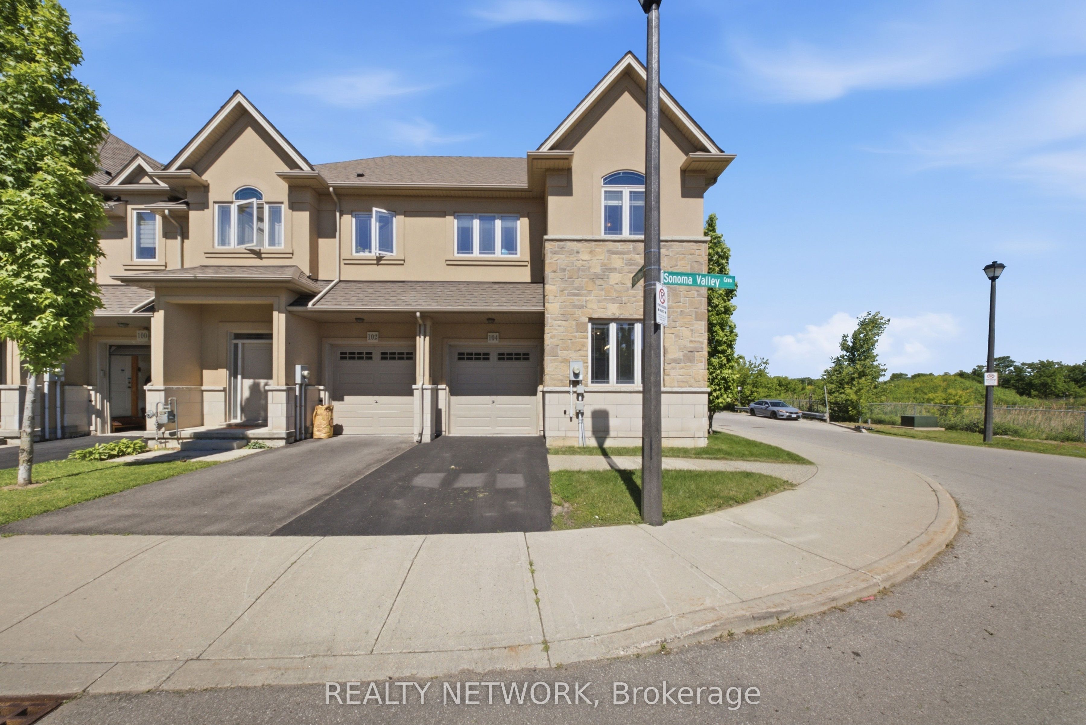 104 Sonoma Valley Crescent, Hamilton, ON L9B 0J3 photo 3
