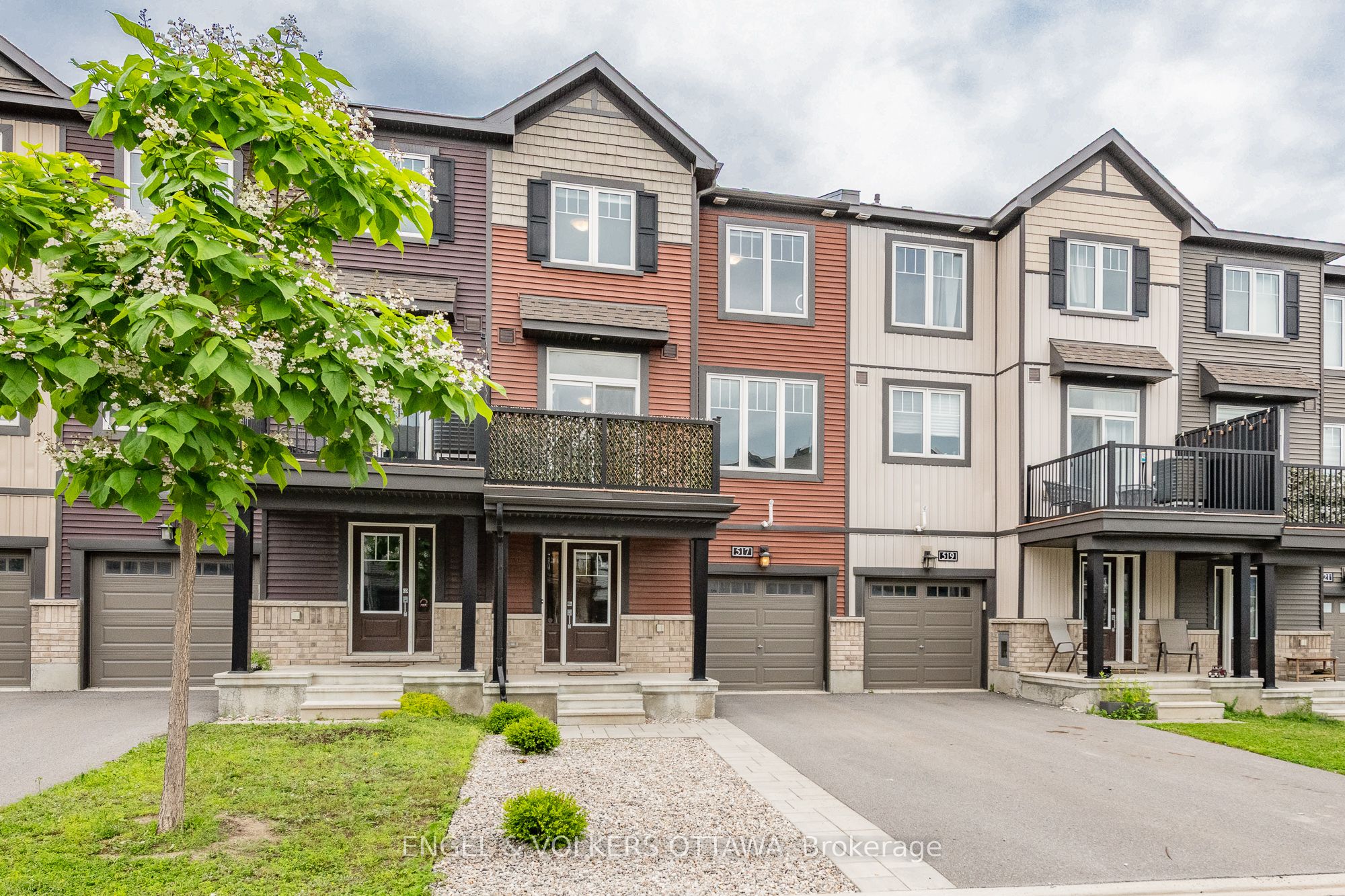 517 Galmoy Way, Barrhaven, ON K2J 6V1 photo 2