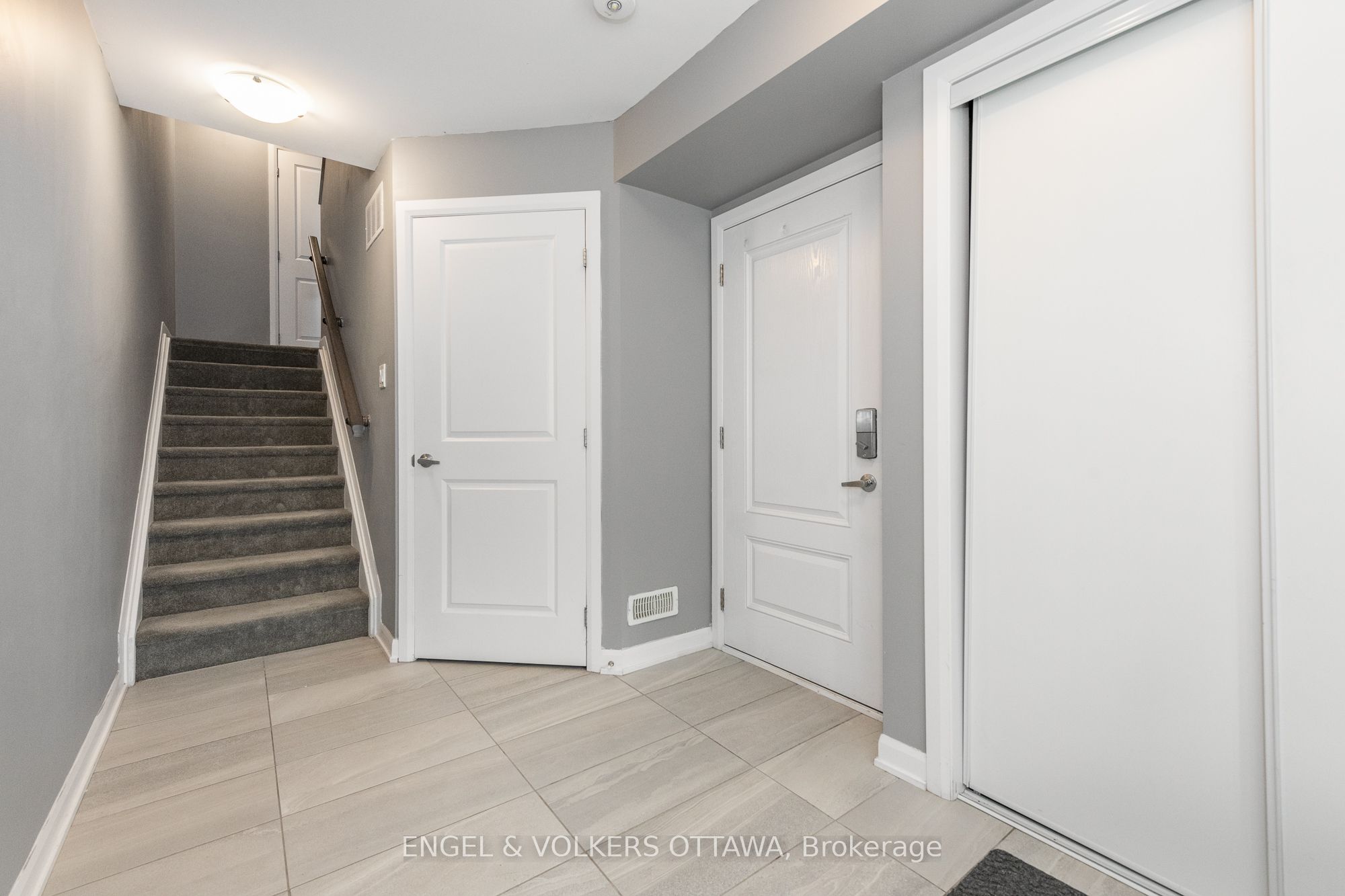 517 Galmoy Way, Barrhaven, ON K2J 6V1 photo 5