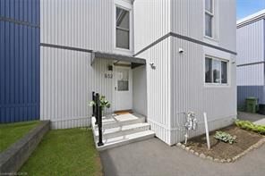 25 Britten Close B52, Hamilton, ON L9C 4J8 photo 3