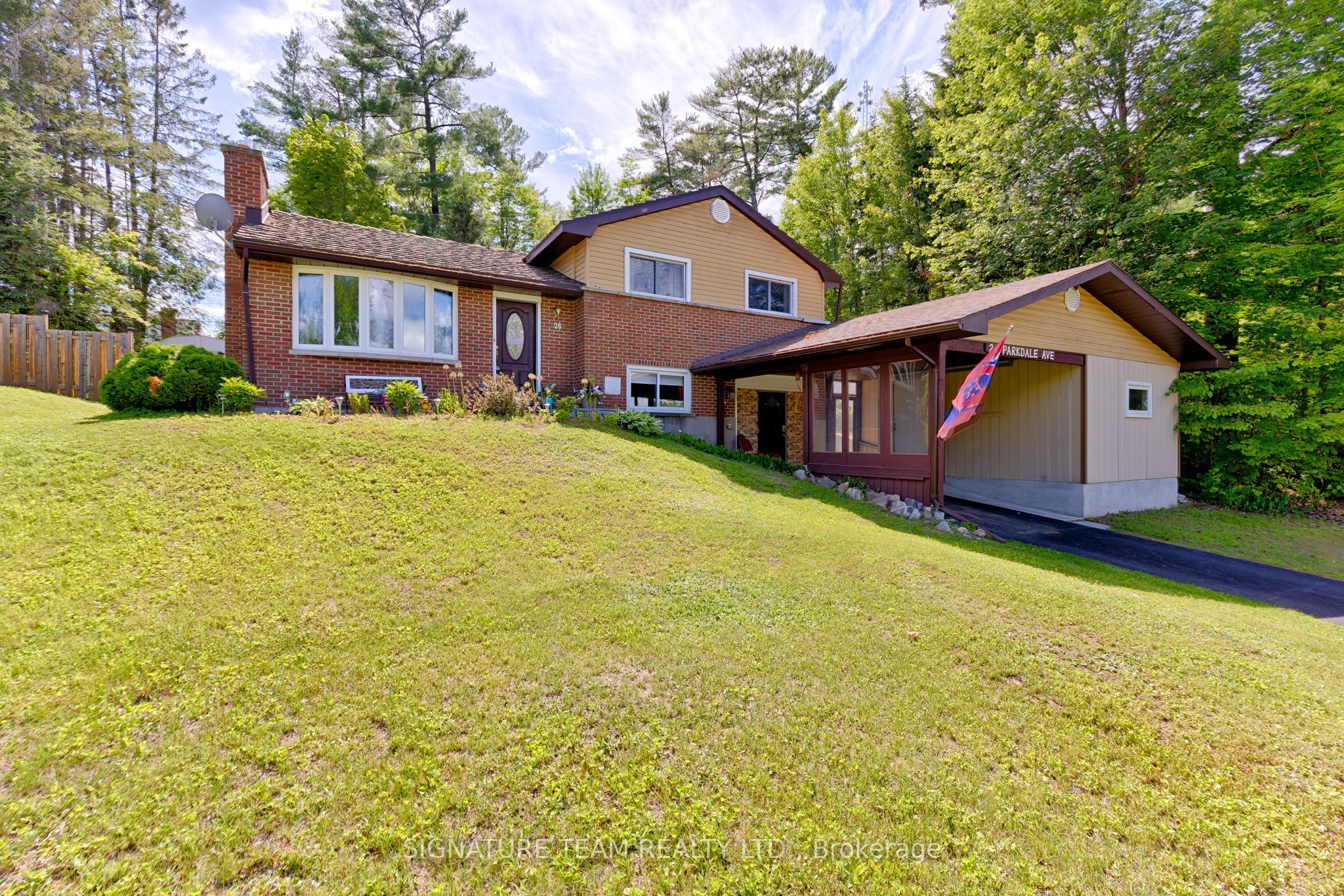 26 Parkdale Avenue, Deep River, ON K0J 1P0