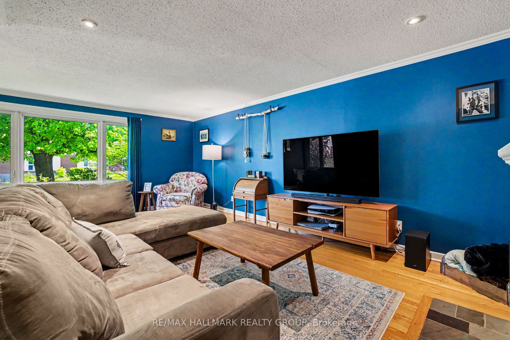 33 Newbury Avenue, Cityview - Parkwoods Hills - Rideau Shore, ON K2E 6K7 photo 4