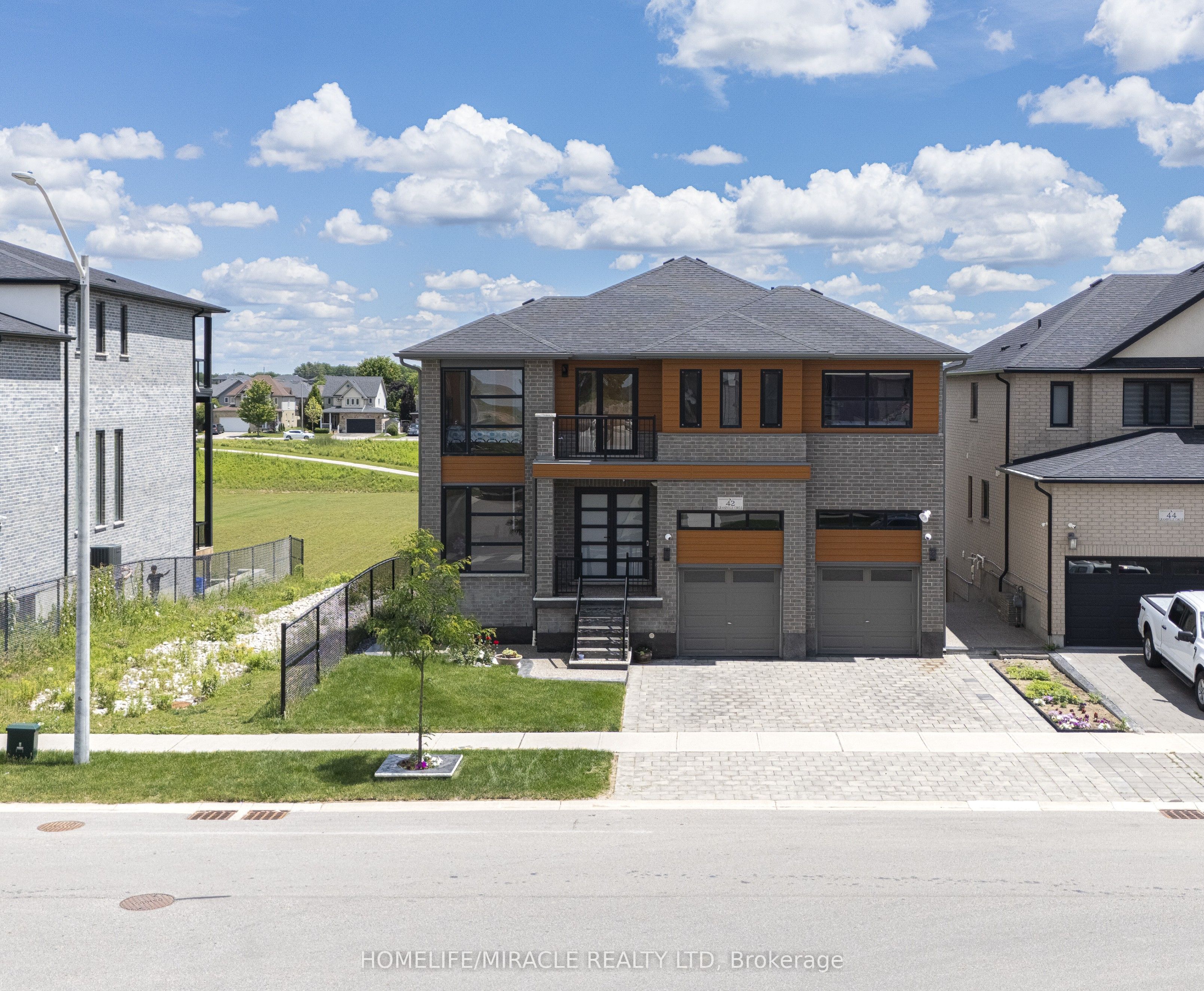 42 Grandville Circle, Brant, ON N3L 0J3 photo 2