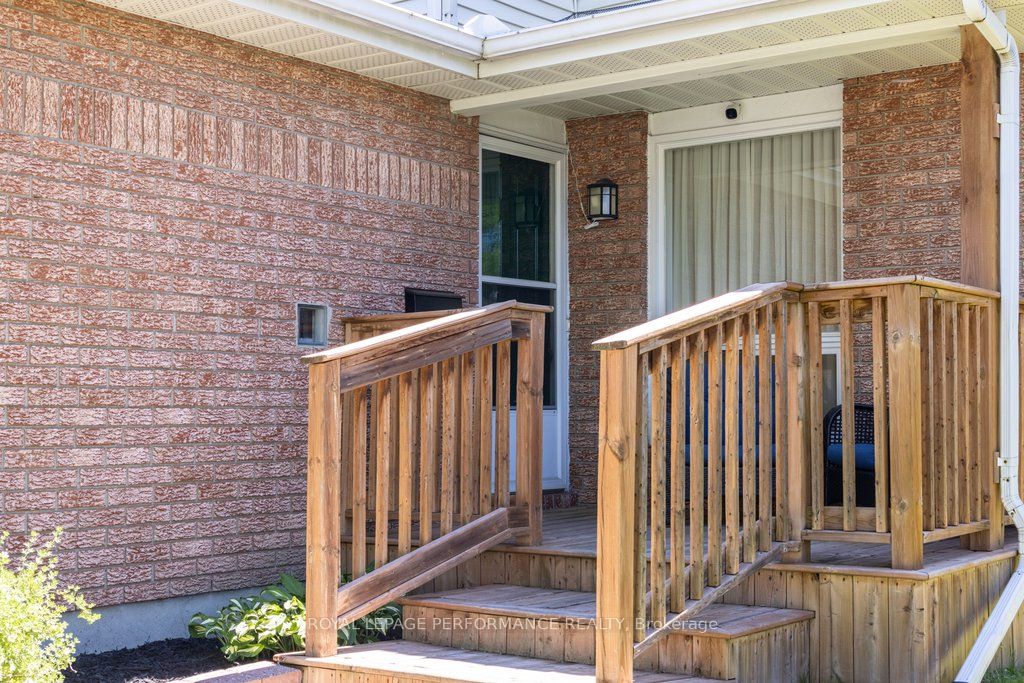 38 Burlington Crescent, Hunt Club - South Keys and Area, ON K1T 3K6 photo 2
