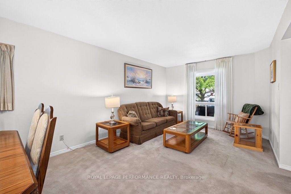 38 Burlington Crescent, Hunt Club - South Keys and Area, ON K1T 3K6 photo 4