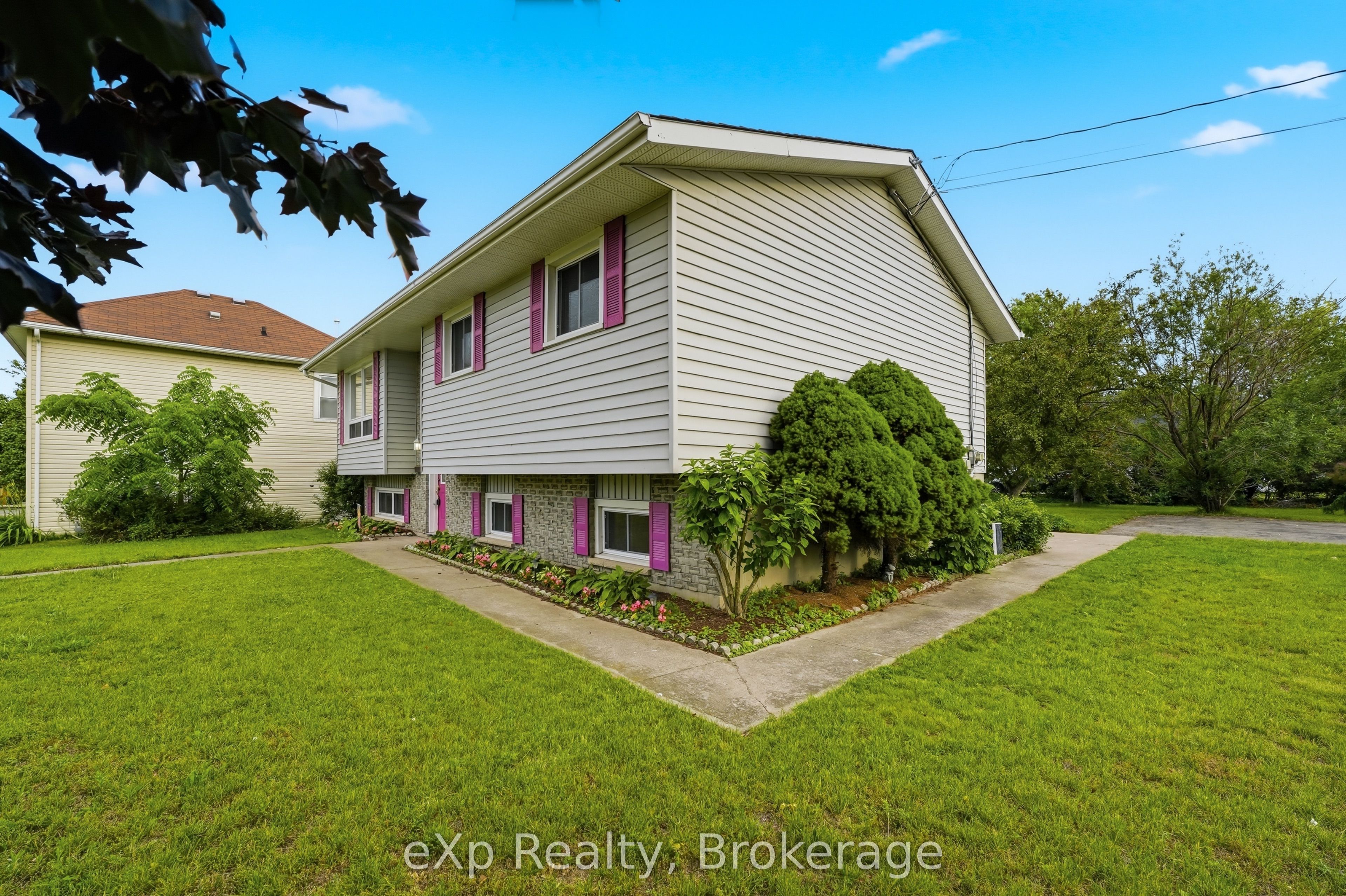 342 Front Street, Quinte West, ON K8V 4P5 photo 3